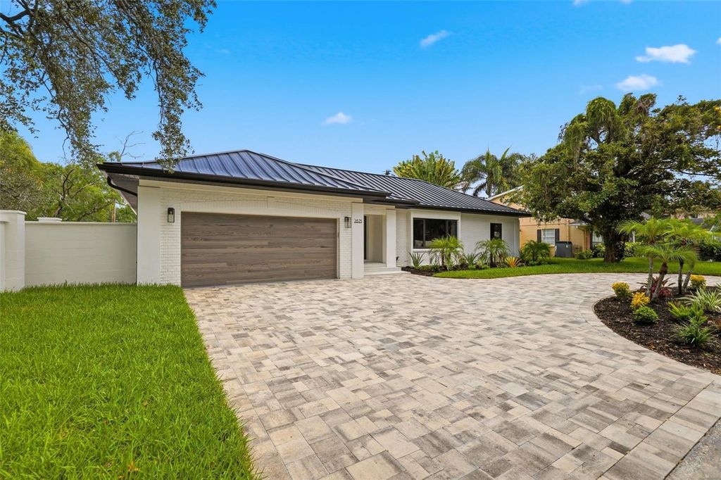 Photo of 2823 W Morrison Avenue, Tampa, FL 33629 (MLS # TB8531405)