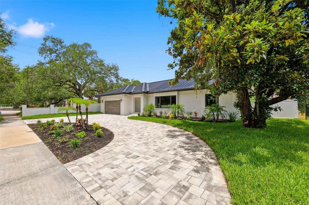 Photo of 2823 W Morrison Avenue, Tampa, FL 33629 (MLS # TB8531405)