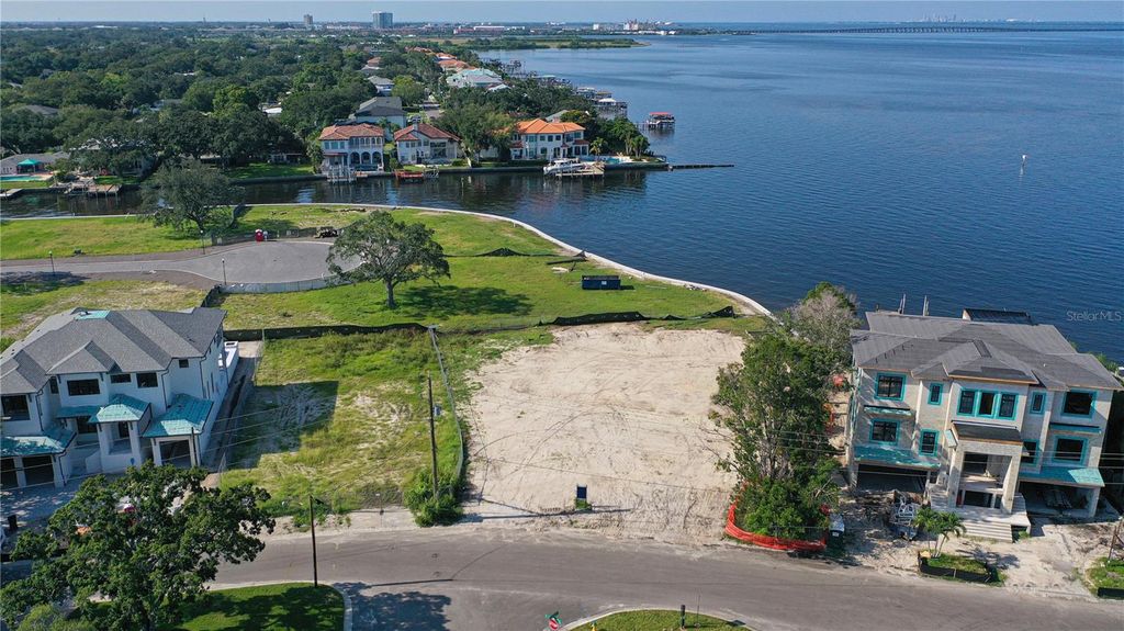 Photo of 5102 W Longfellow Avenue, Tampa, FL 33629 (MLS # TB8468829)