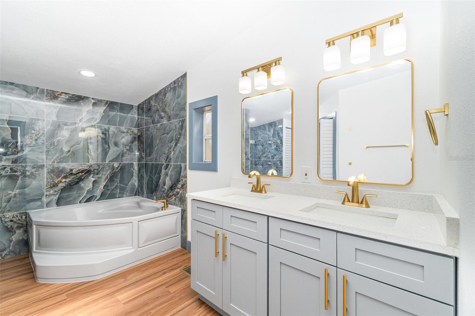 LAKE TROPICANNA RANCHETTES - Residential