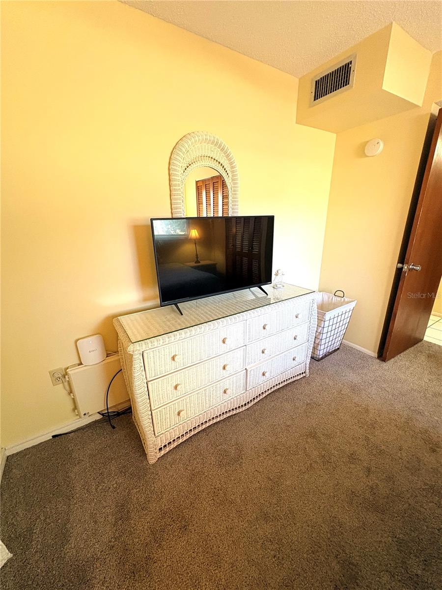 BAYSHORE ON THE LAKE APTS II SEC 3 - Residential