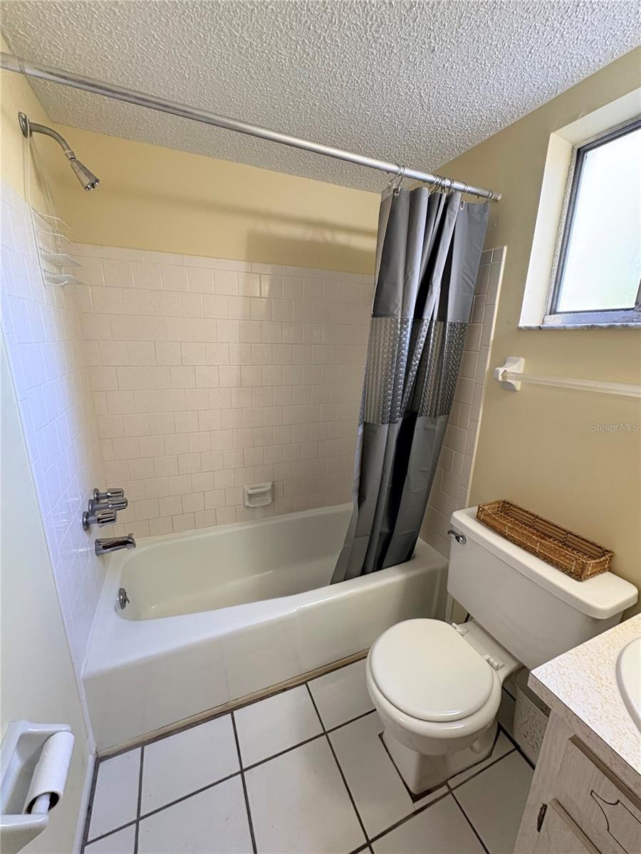 BAYSHORE ON THE LAKE APTS II SEC 3 - Residential