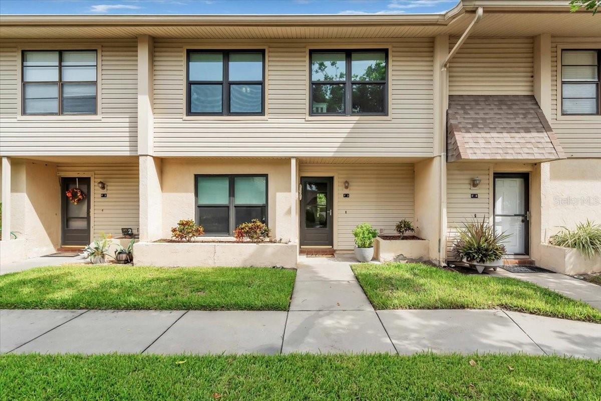 HORIZON TWNHS - Residential