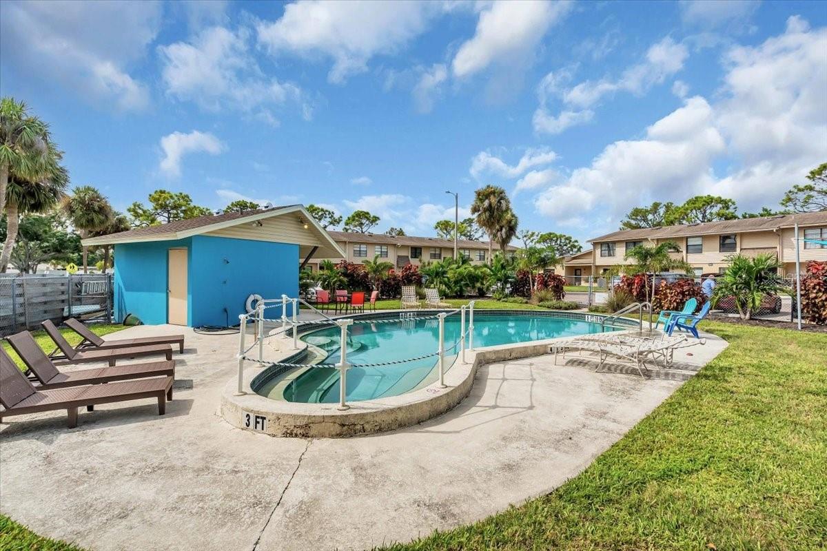 HORIZON TWNHS - Residential