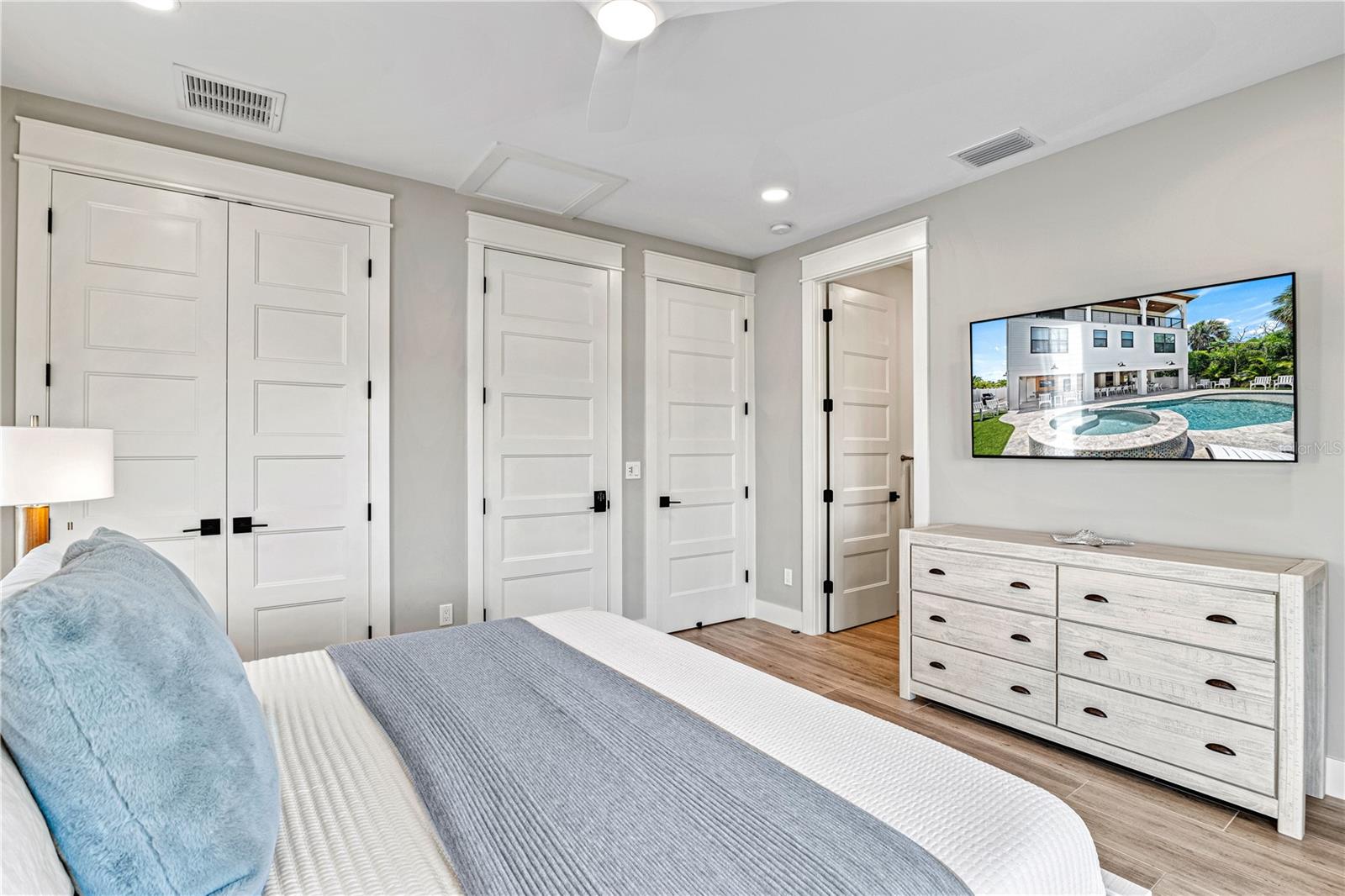 MIRA MAR BEACH - Residential