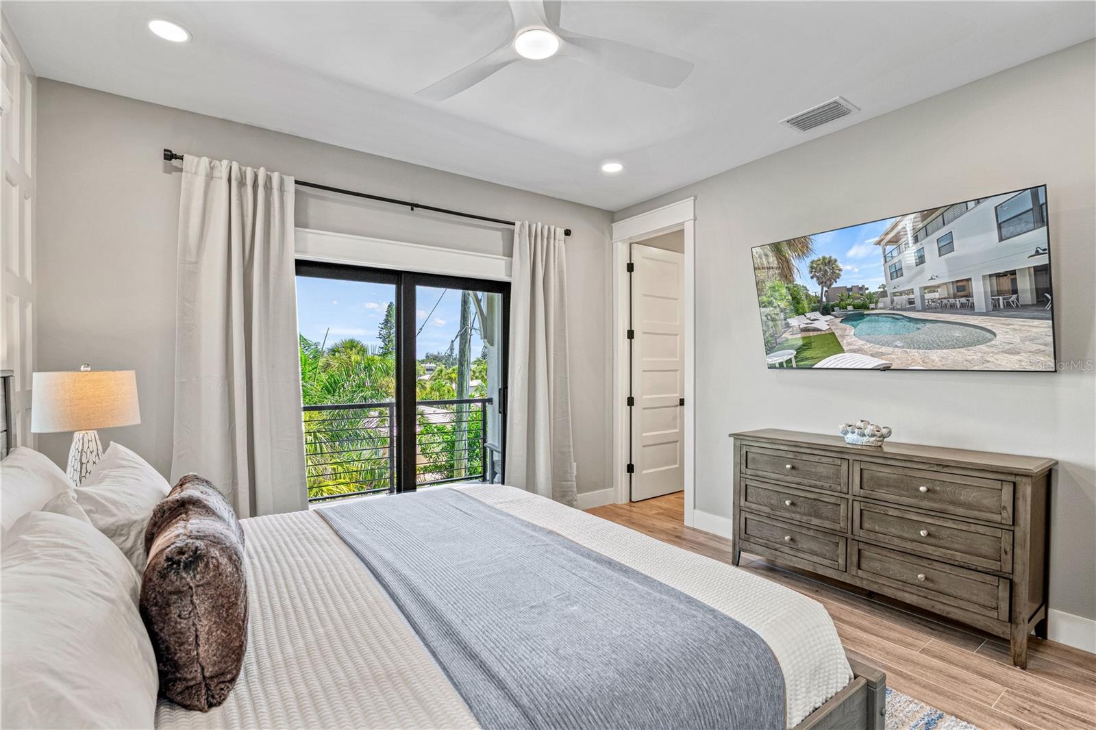 MIRA MAR BEACH - Residential