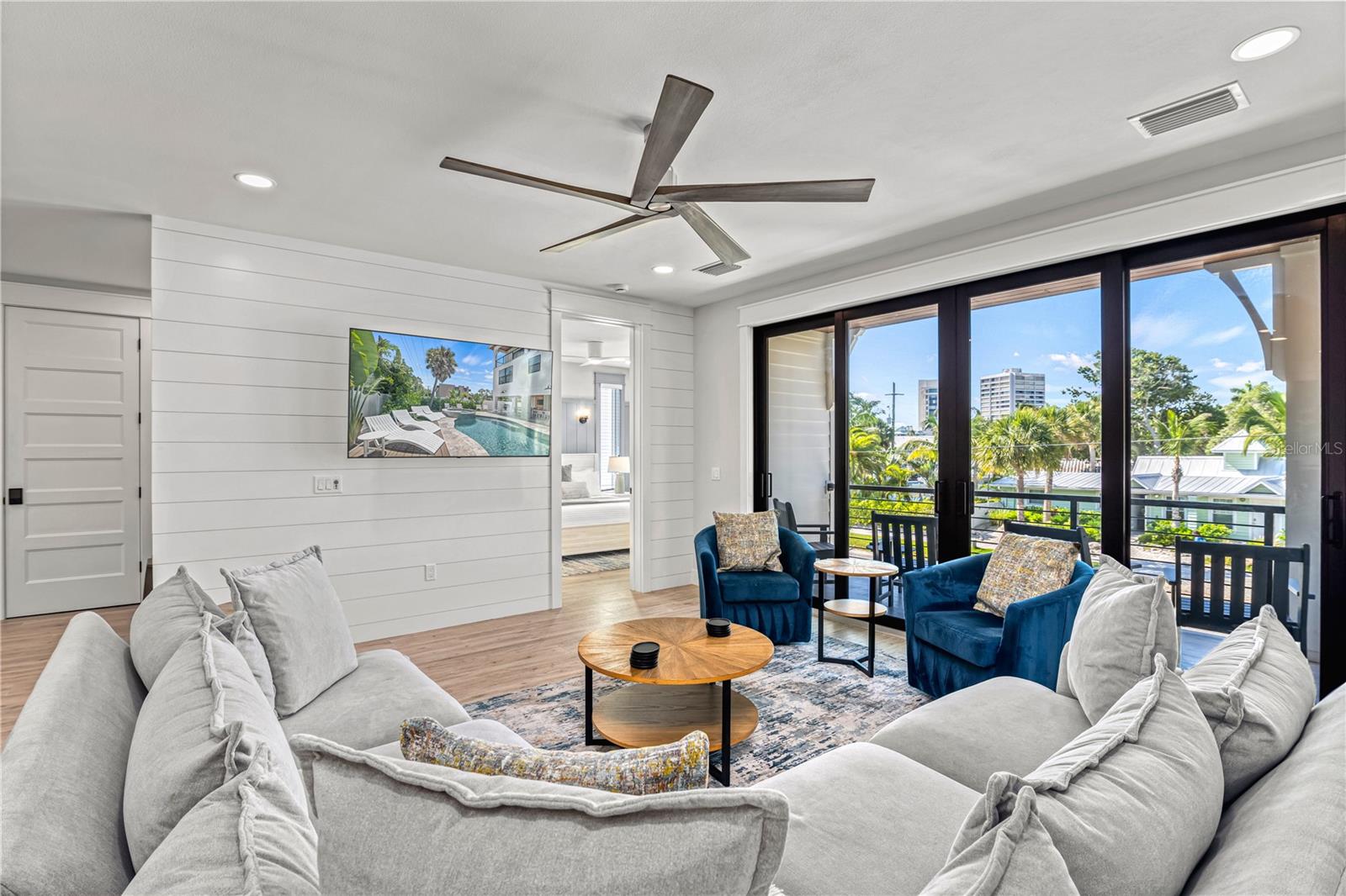 MIRA MAR BEACH - Residential