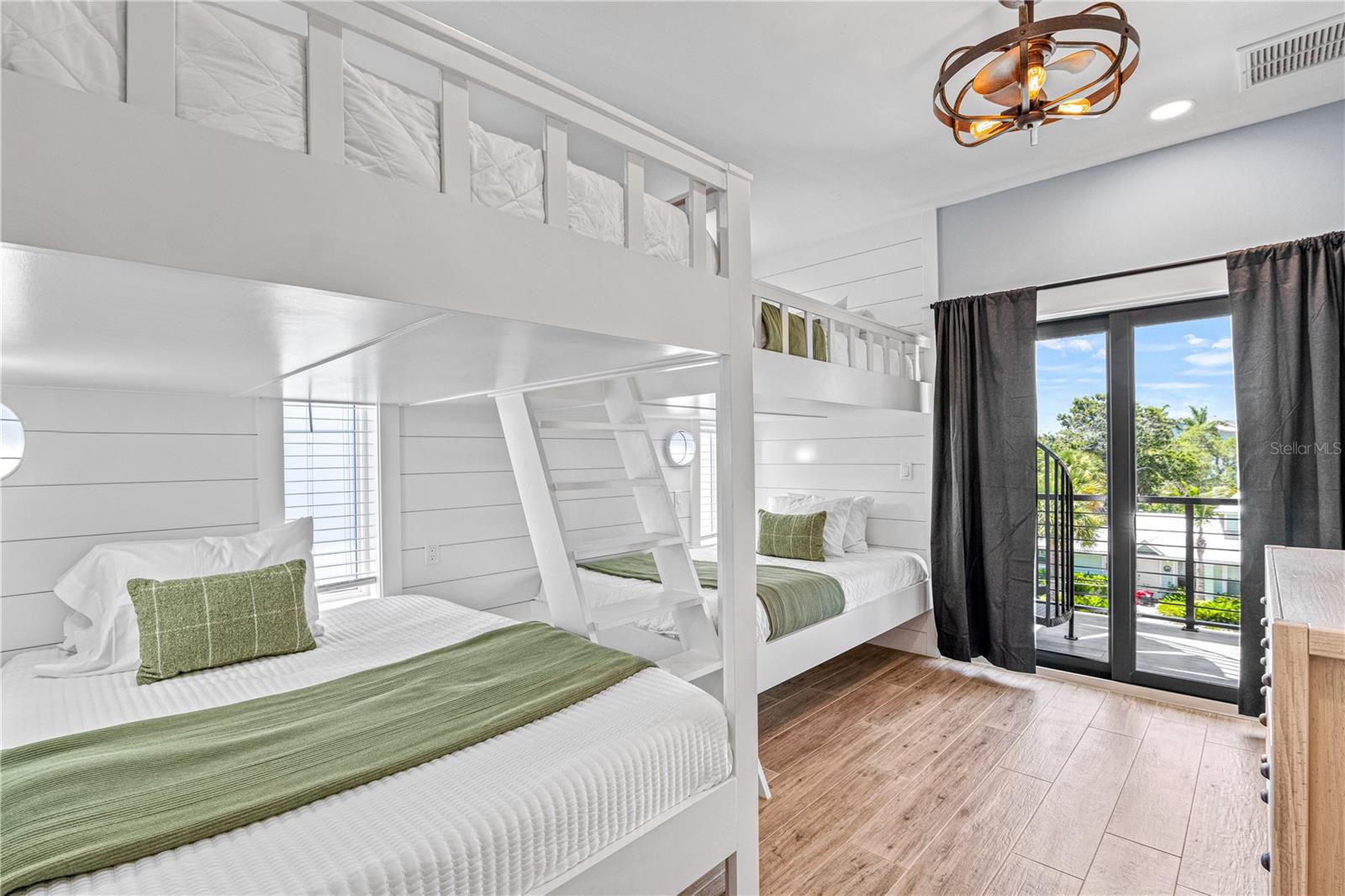 MIRA MAR BEACH - Residential