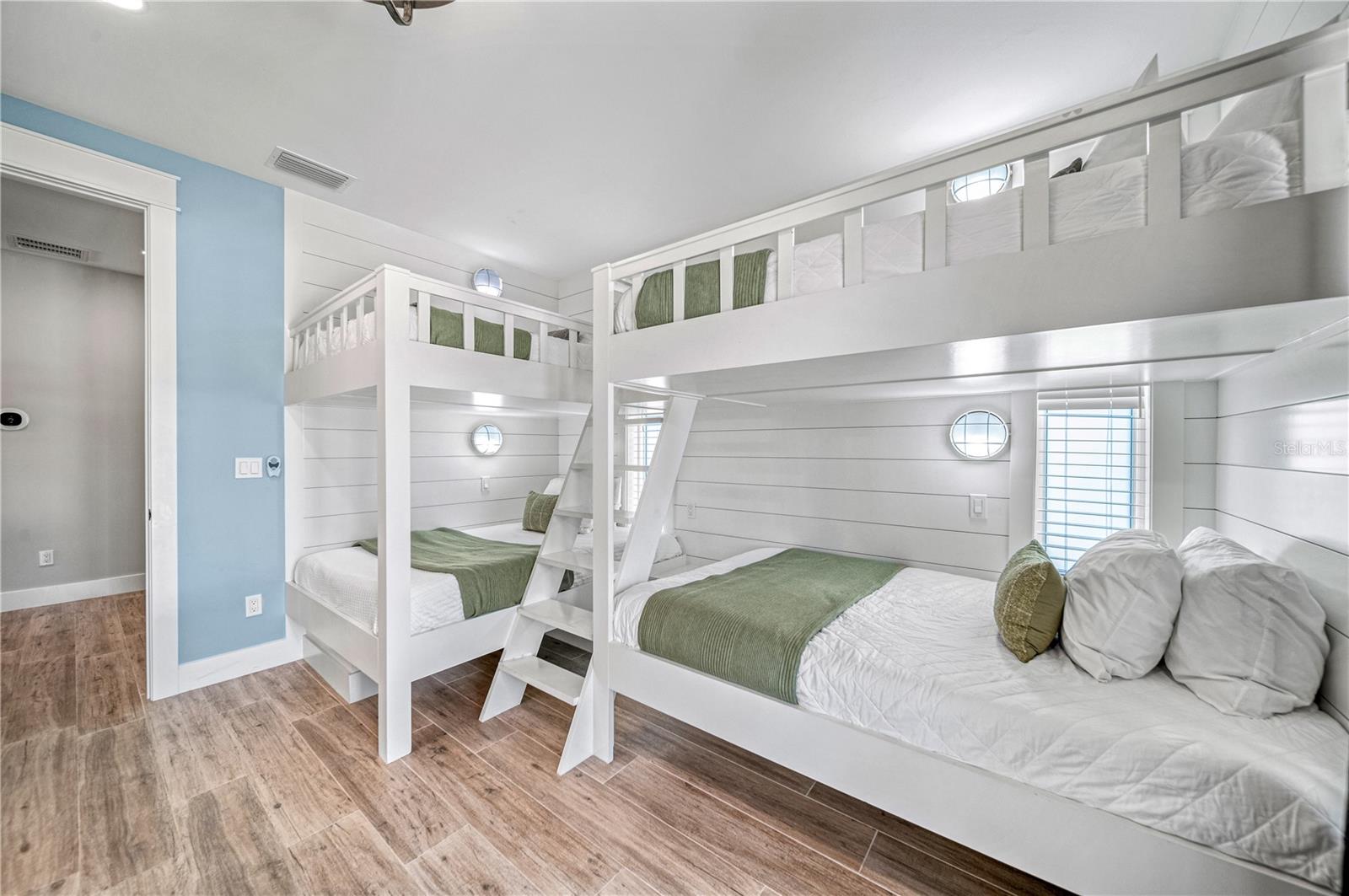 MIRA MAR BEACH - Residential