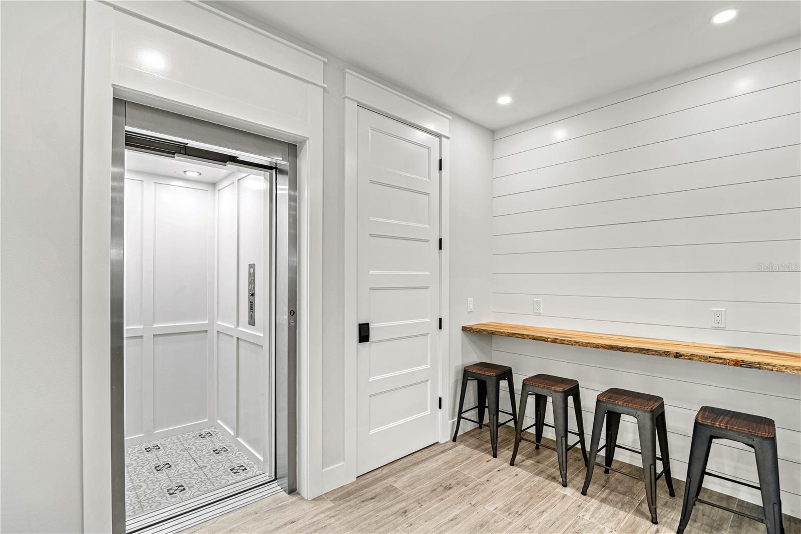 119 AVENIDA MESSINA