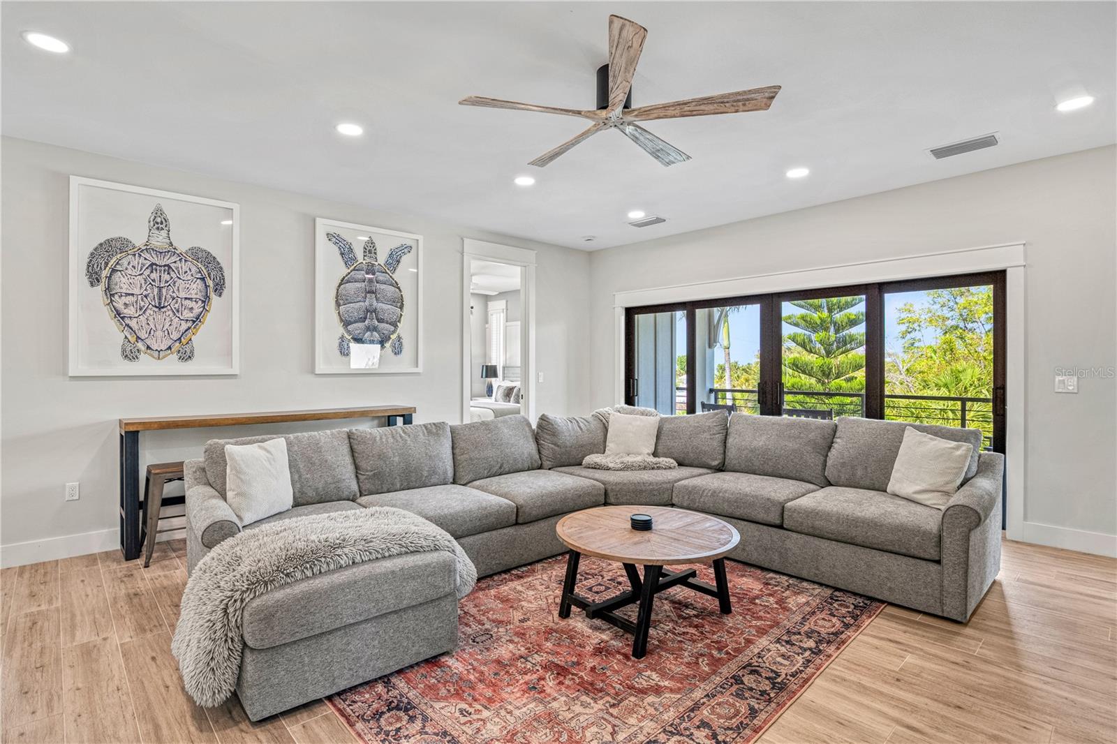 MIRA MAR BEACH - Residential