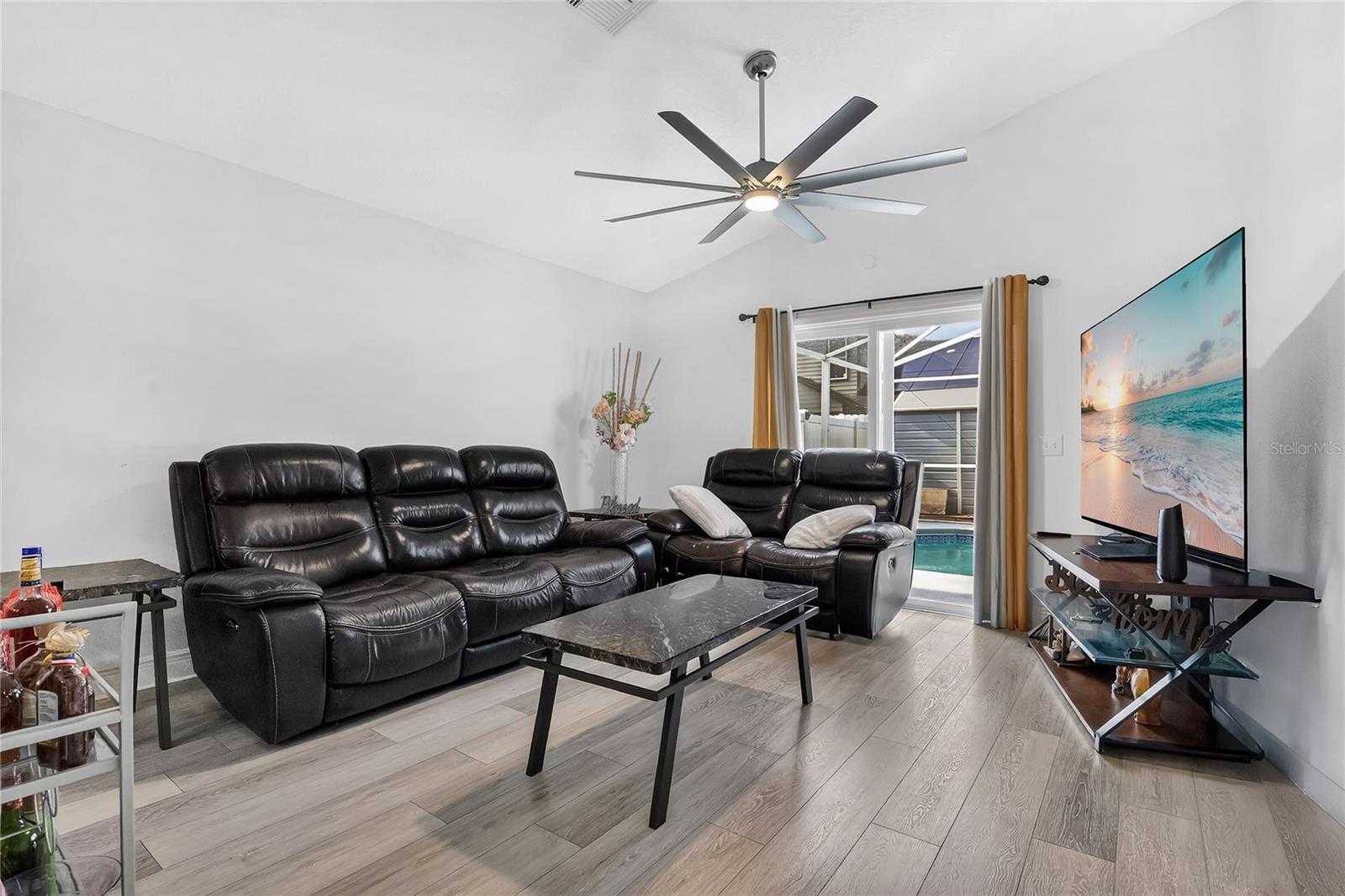 VICTORIA CHASE - Residential