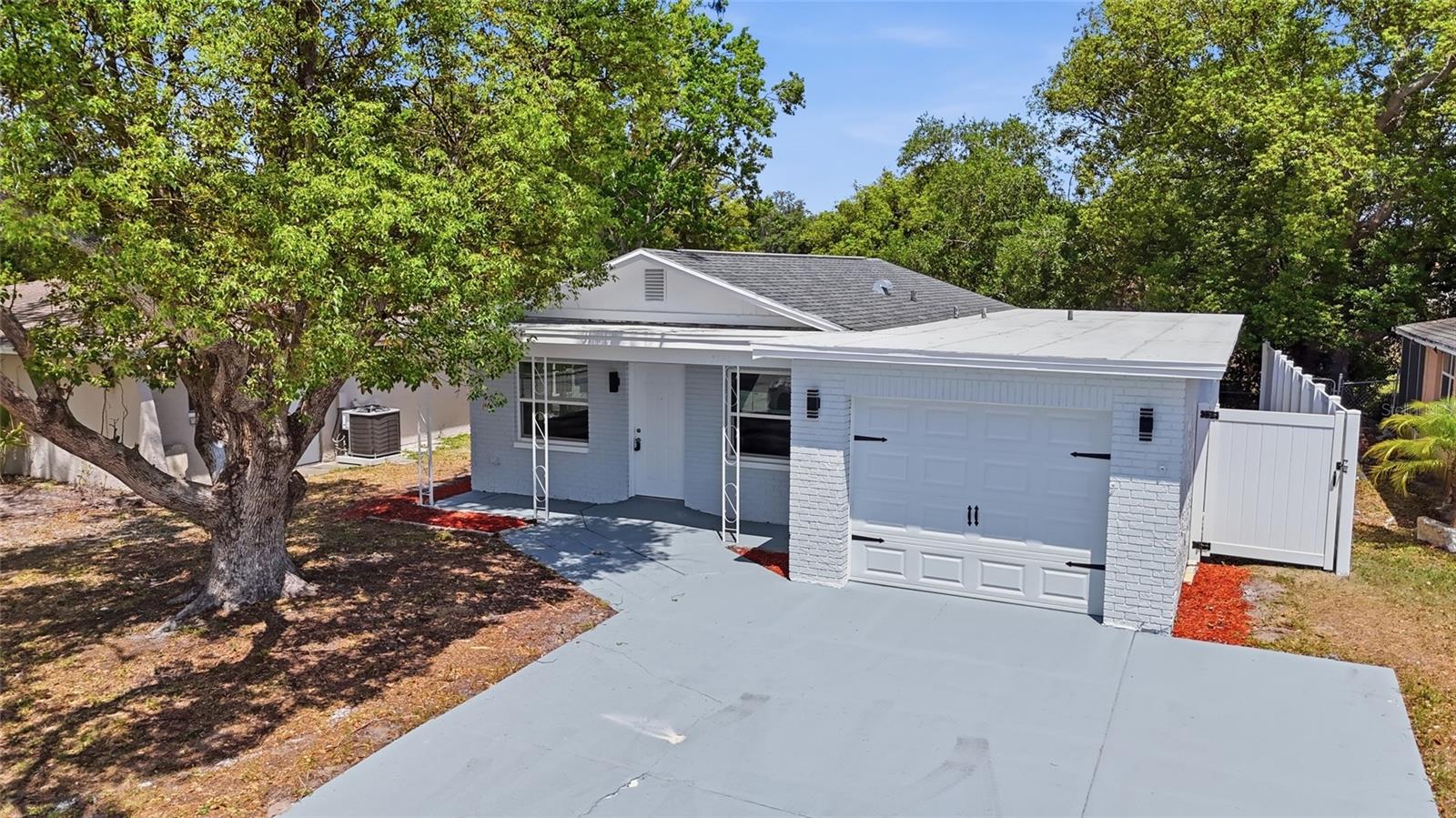 LA VILLA GARDENS - Residential