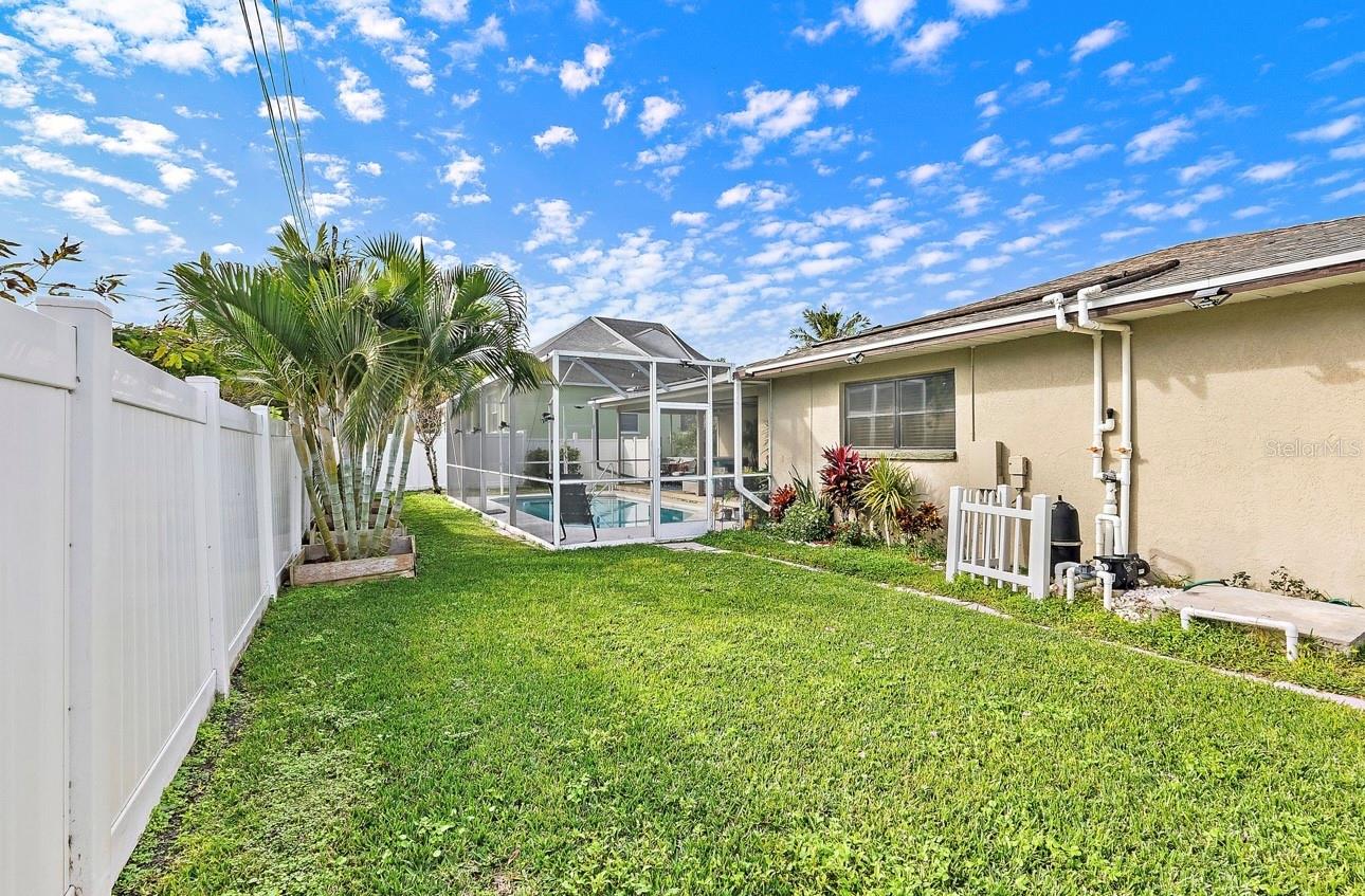 MAXIMO MOORINGS - Residential Lease