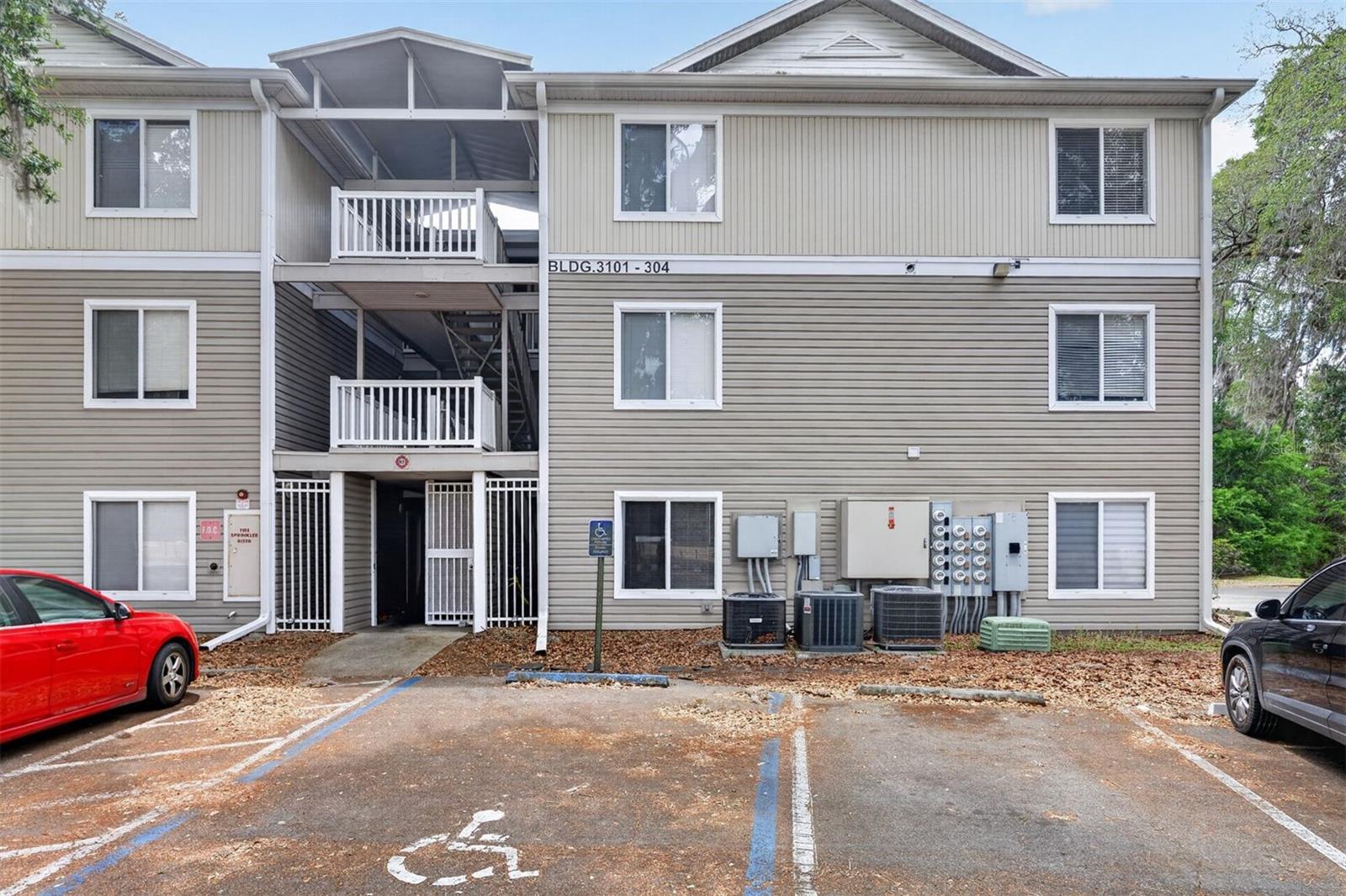 COUNTRYSIDE UNIVERSITY - Residential