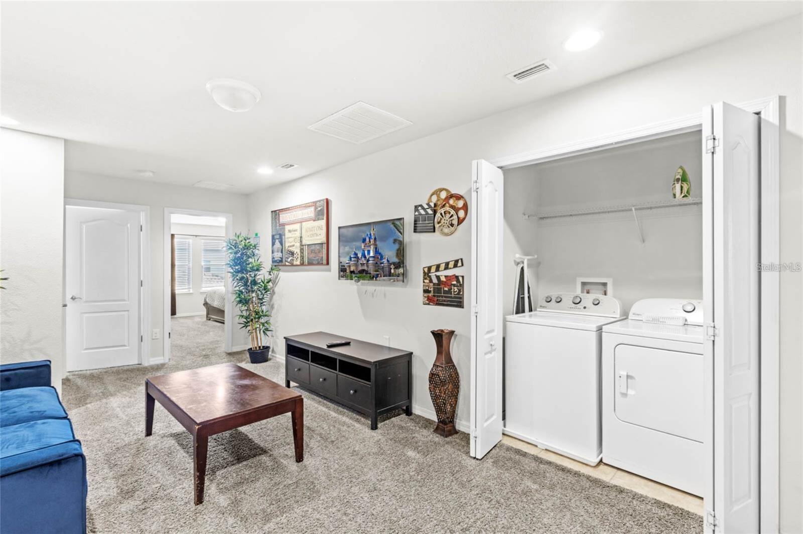 WINDSOR AT WESTSIDE - Residential