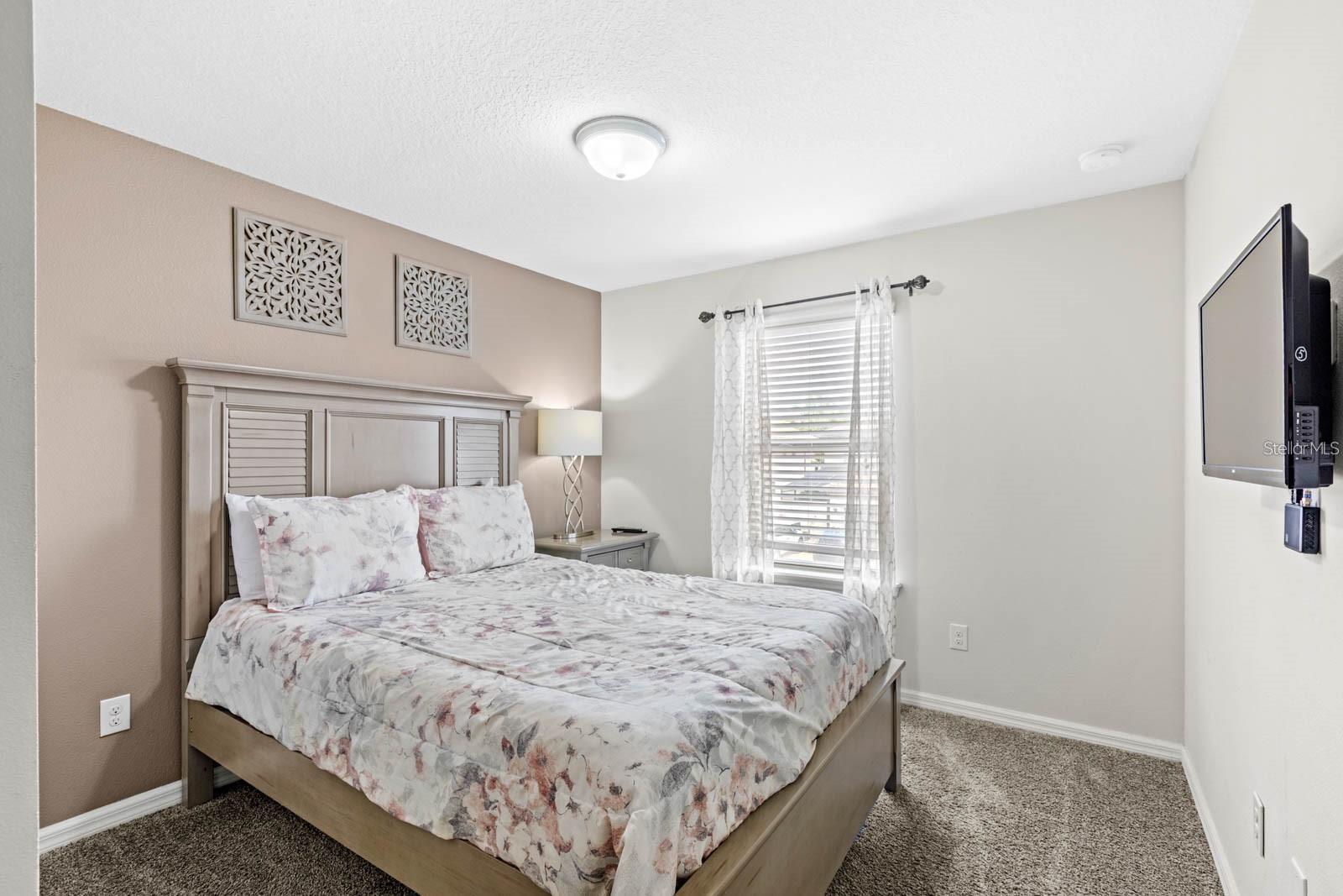 WINDSOR AT WESTSIDE - Residential