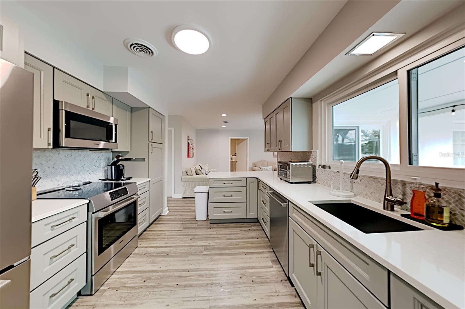 EMERALD HARBOR - Residential