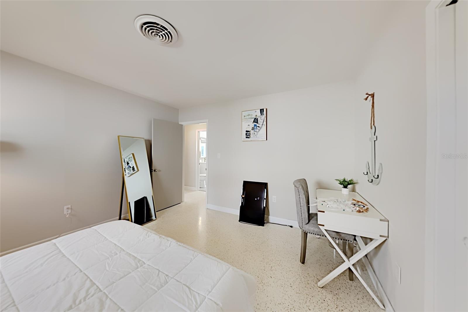 EMERALD HARBOR - Residential