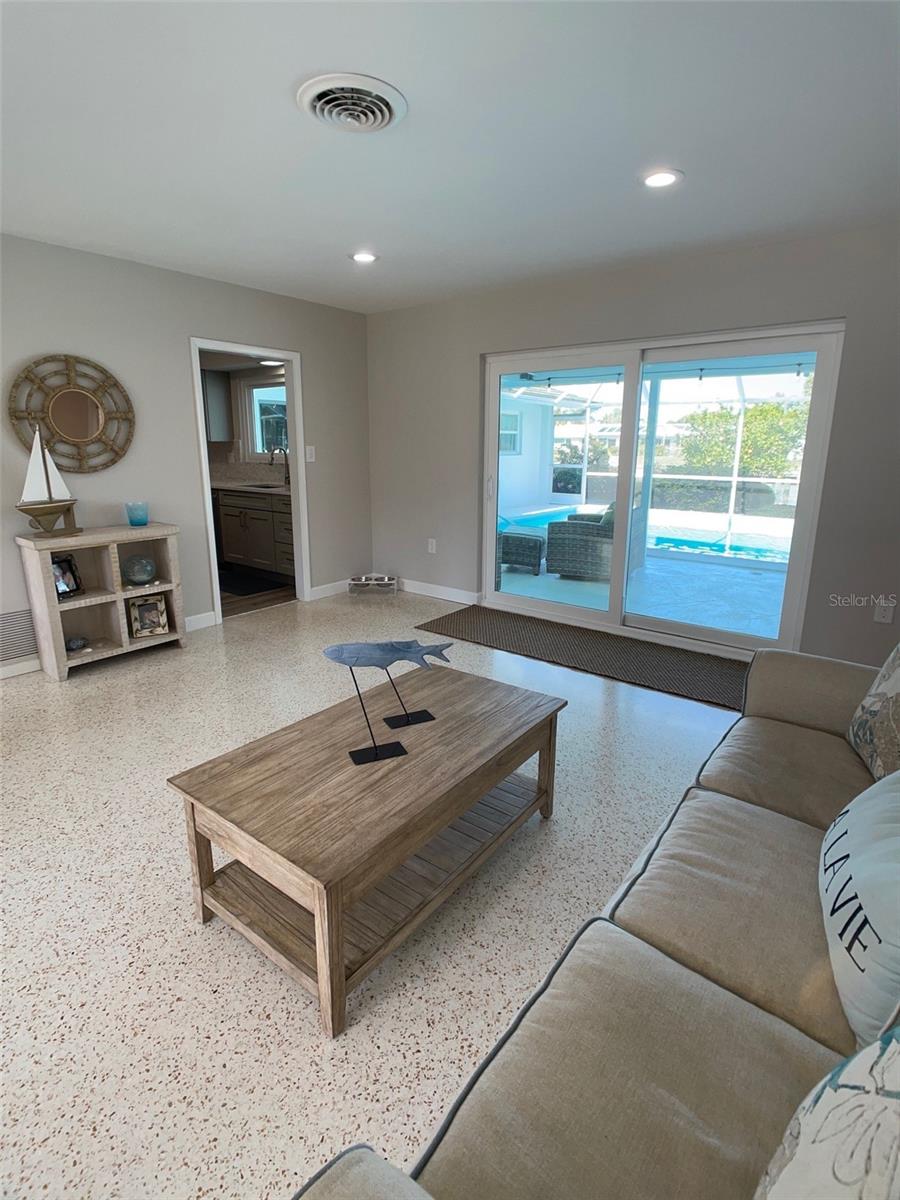 EMERALD HARBOR - Residential