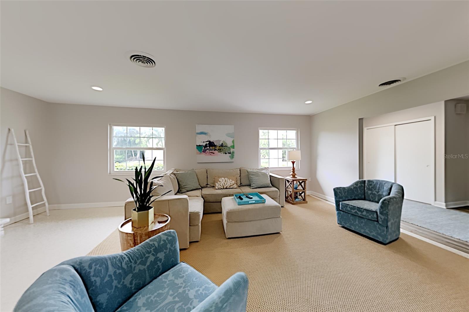 EMERALD HARBOR - Residential