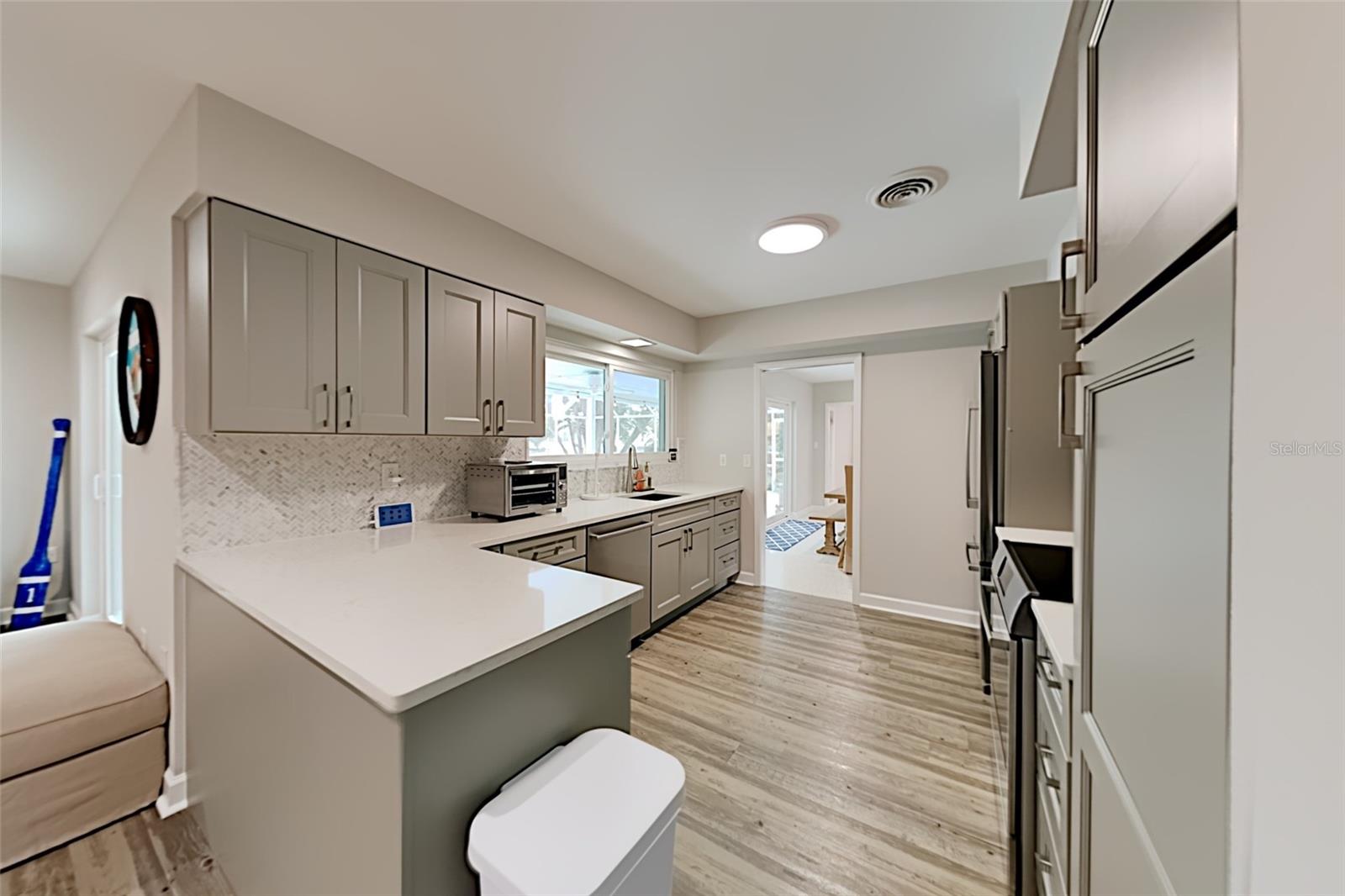 EMERALD HARBOR - Residential