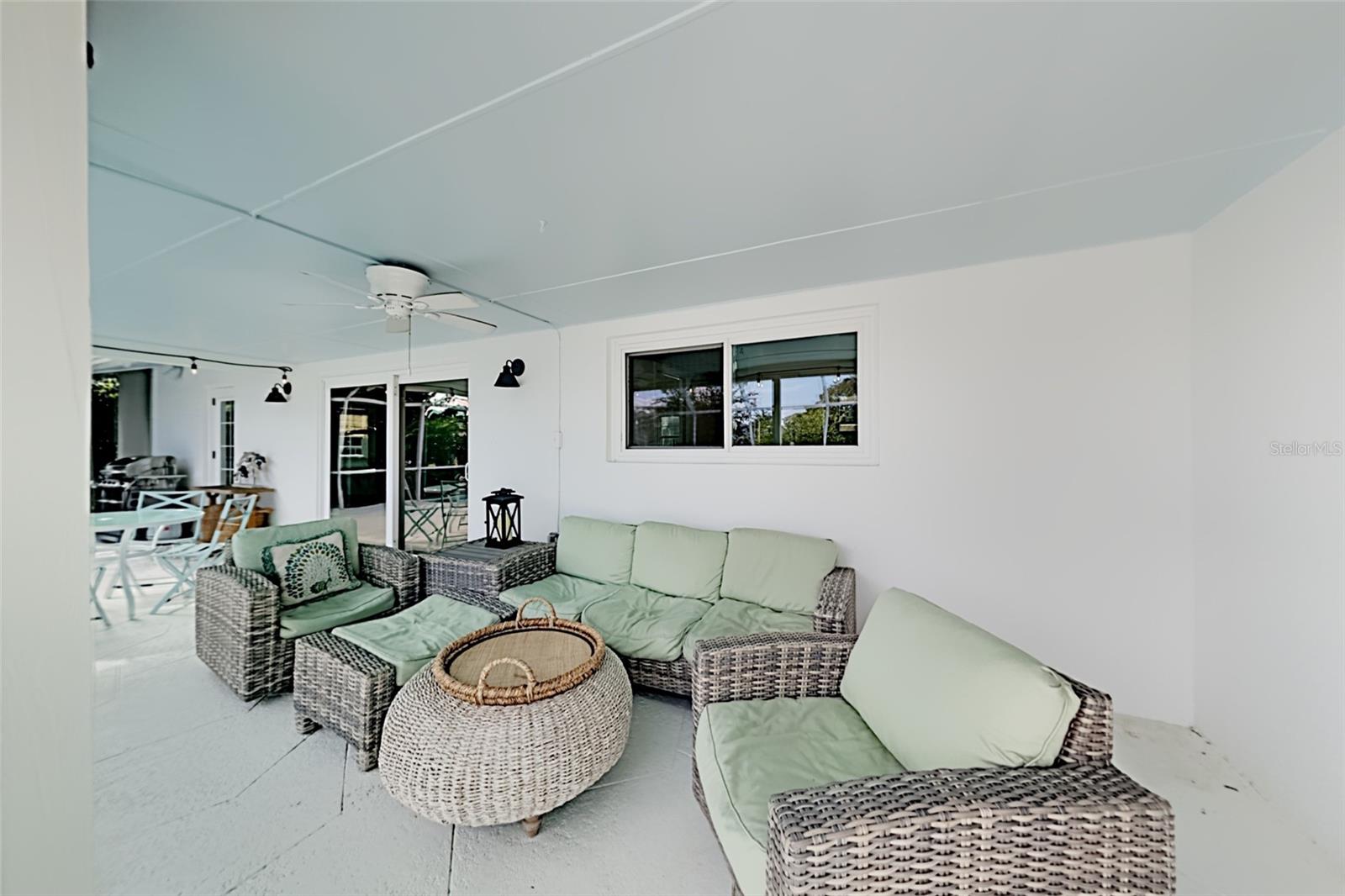 EMERALD HARBOR - Residential