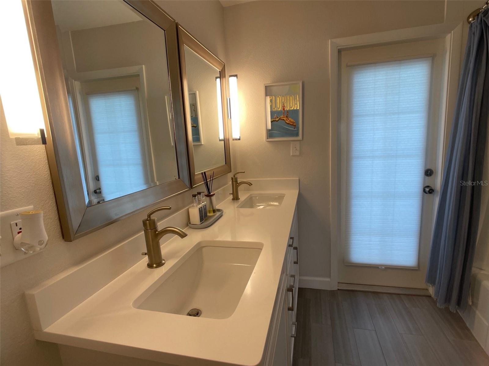 EMERALD HARBOR - Residential