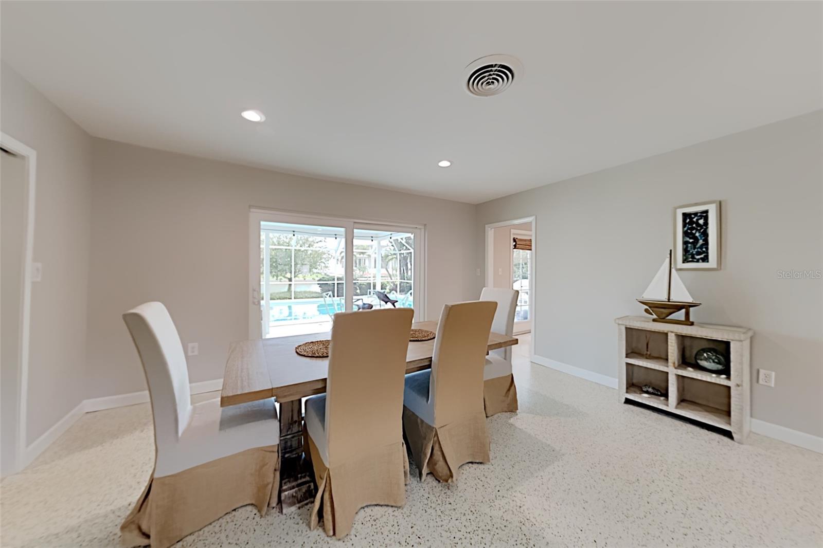 EMERALD HARBOR - Residential