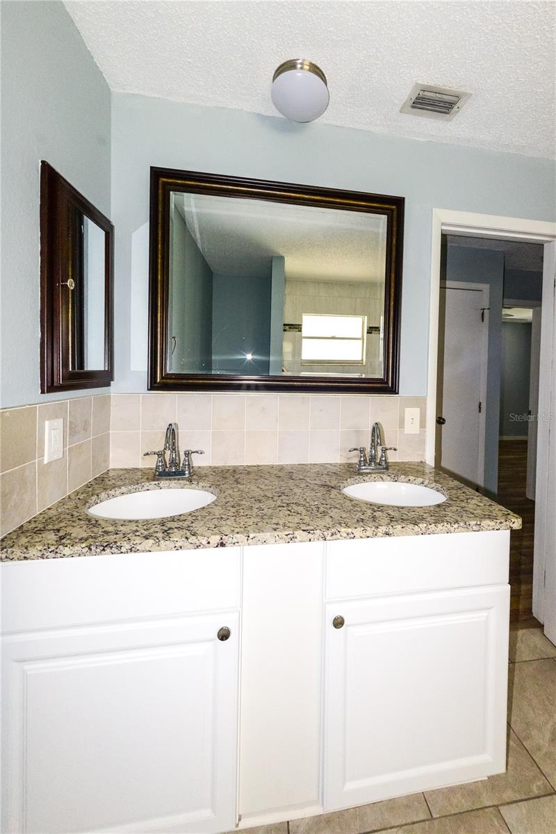 SOUTH VENICE - Residential