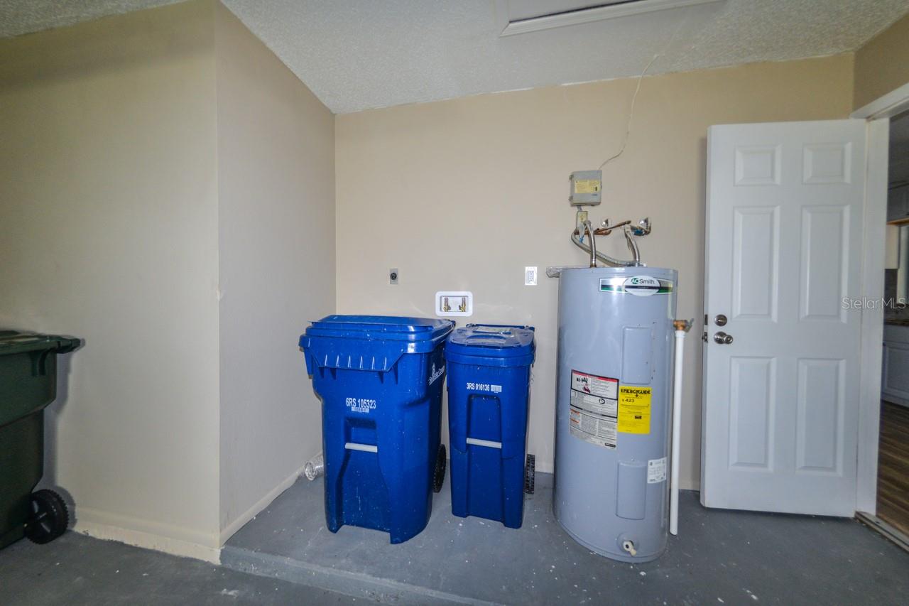 SOUTH VENICE - Residential