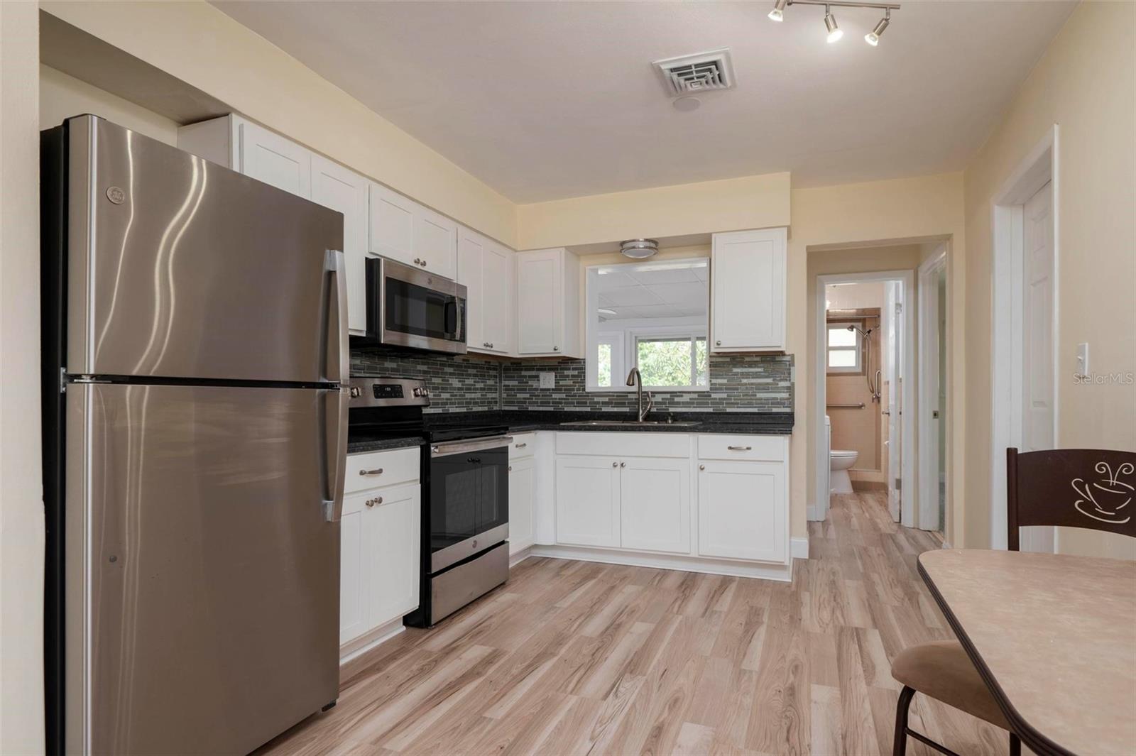 SOUTH VENICE - Residential