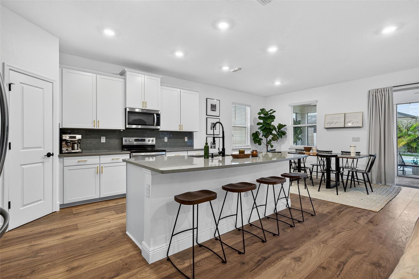 CORNERGATE SUB - Residential