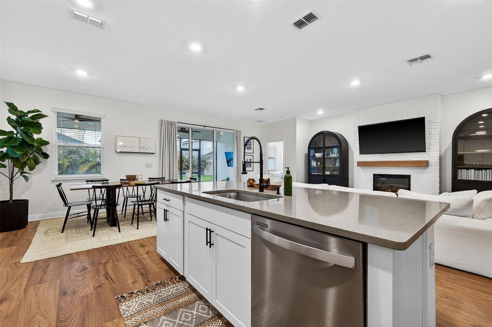 CORNERGATE SUB - Residential