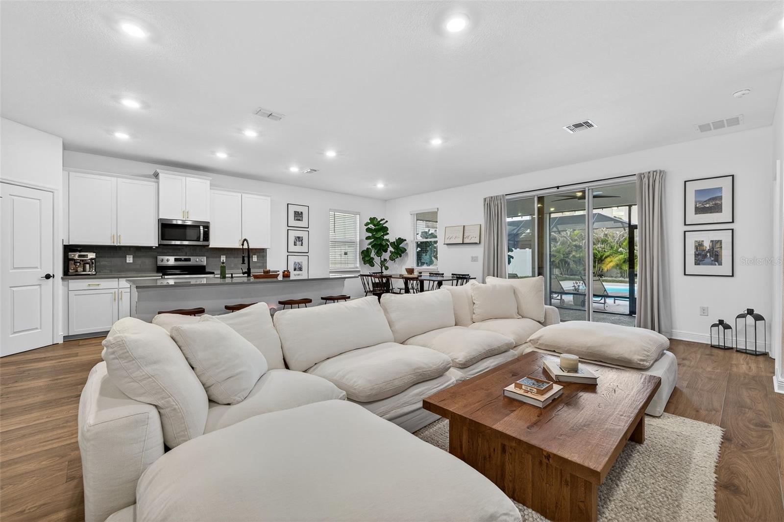 CORNERGATE SUB - Residential