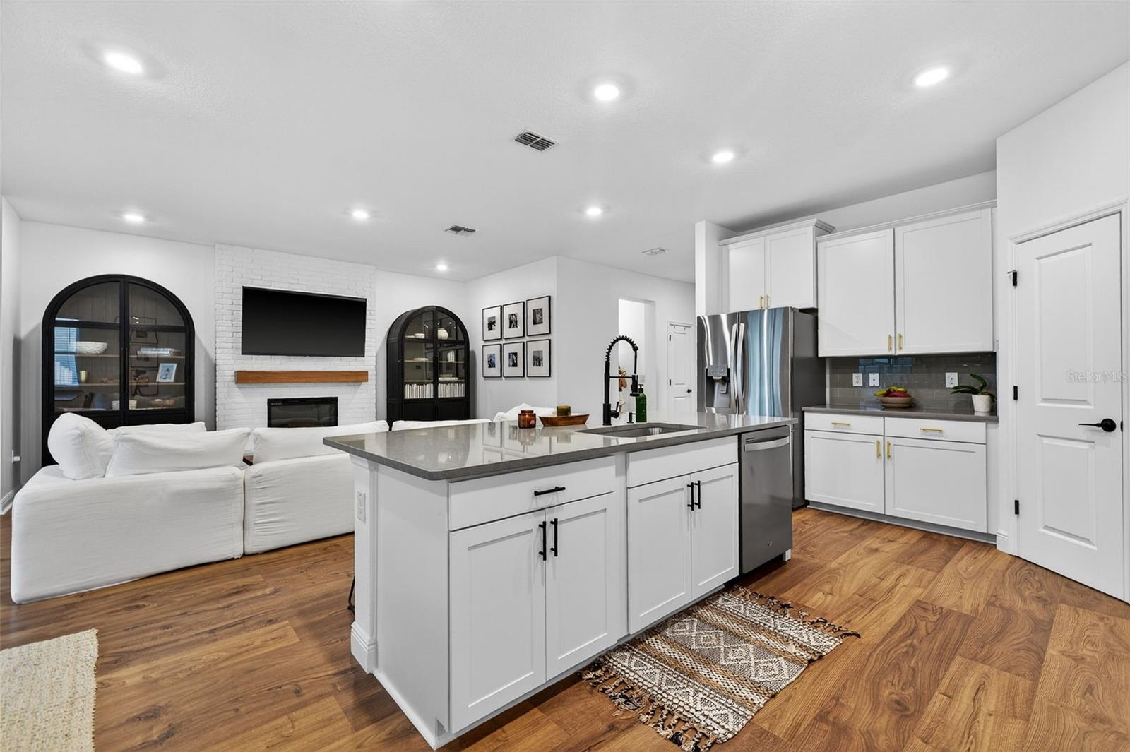 CORNERGATE SUB - Residential