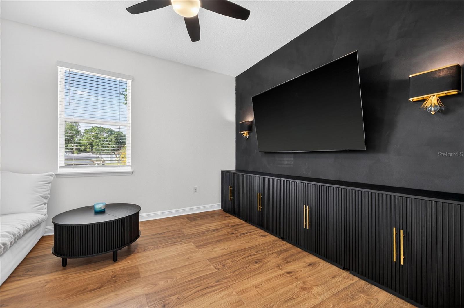 CORNERGATE SUB - Residential