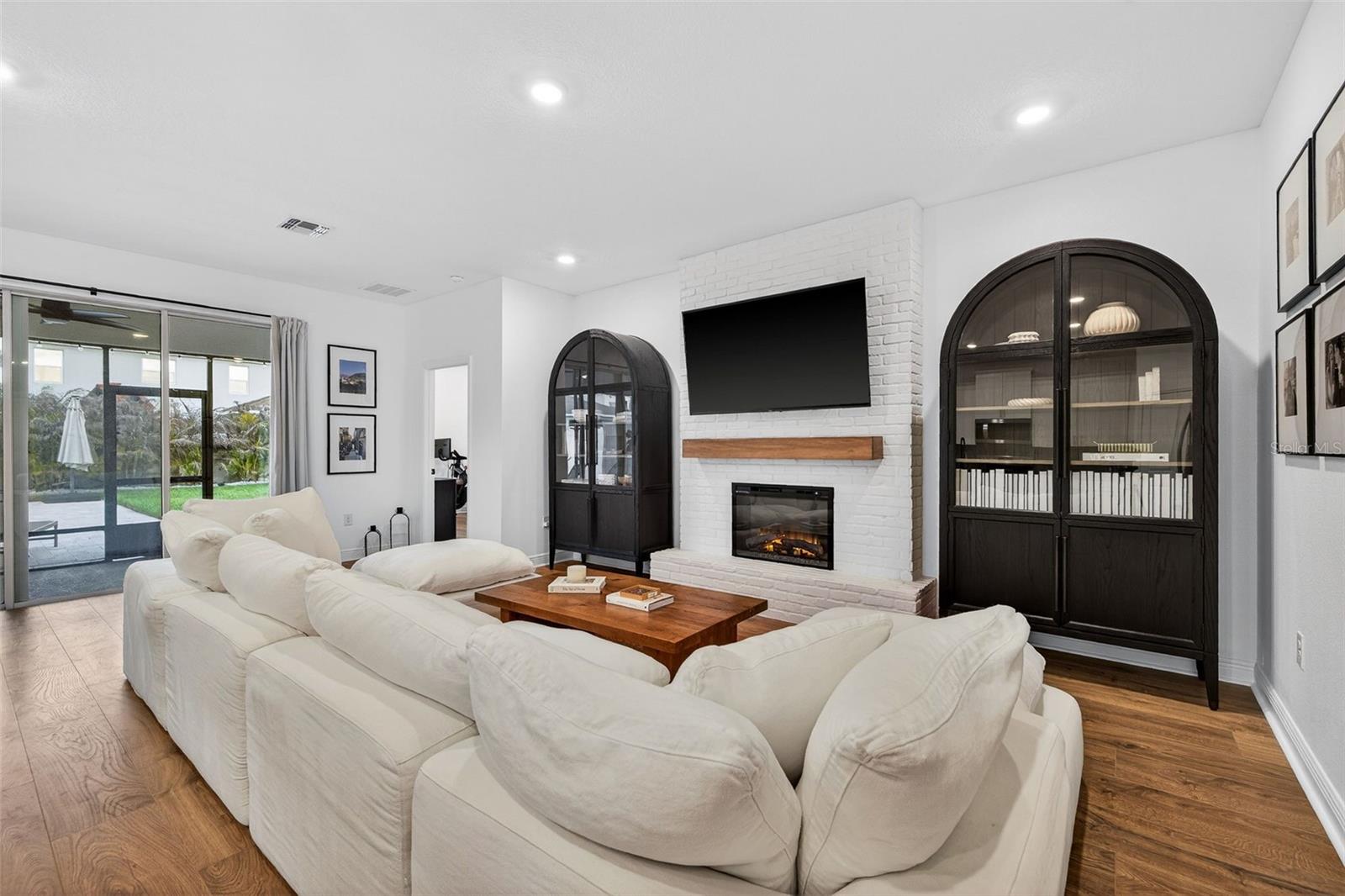 CORNERGATE SUB - Residential