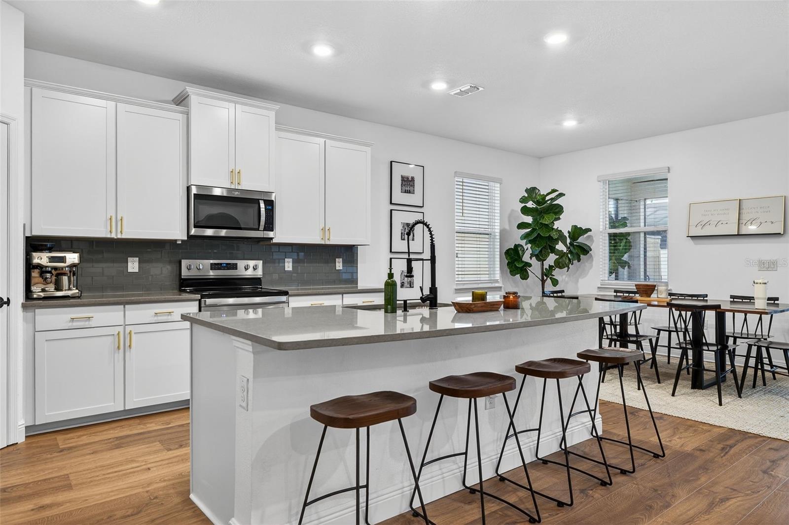 CORNERGATE SUB - Residential