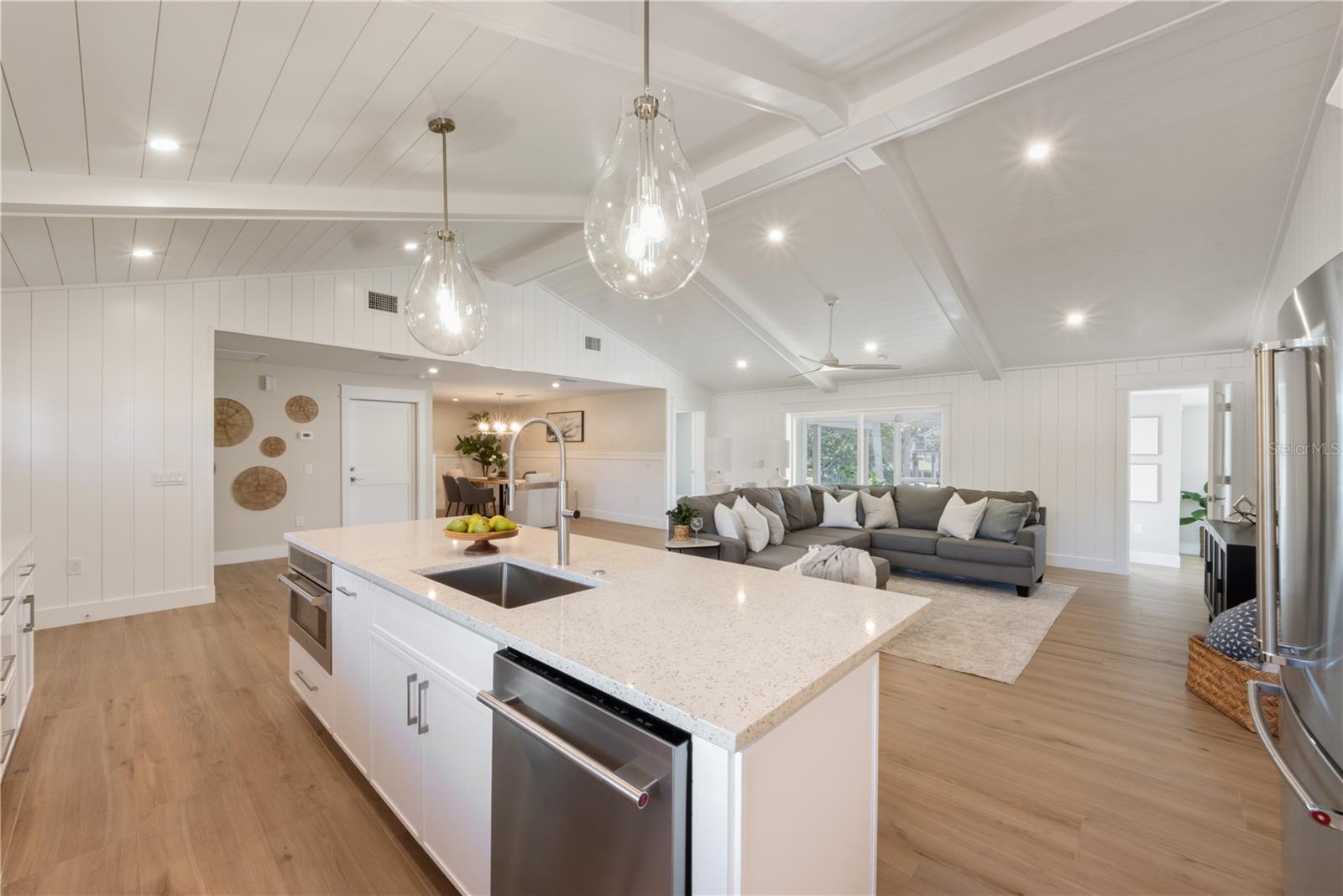 REPLAT OF BONAIRE BAYOU - Residential