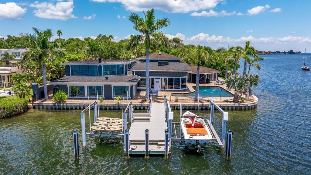 Photo of 2785 Bayside Drive S, St Petersburg, FL 33705 (MLS # TB8546685)
