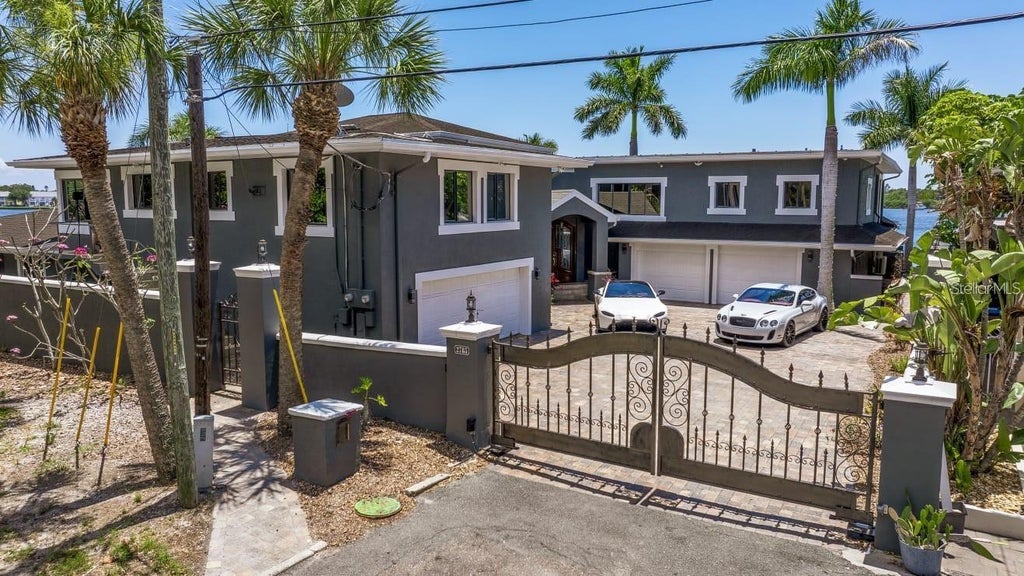 Photo of 2785 Bayside Drive S, St Petersburg, FL 33705 (MLS # TB8546685)
