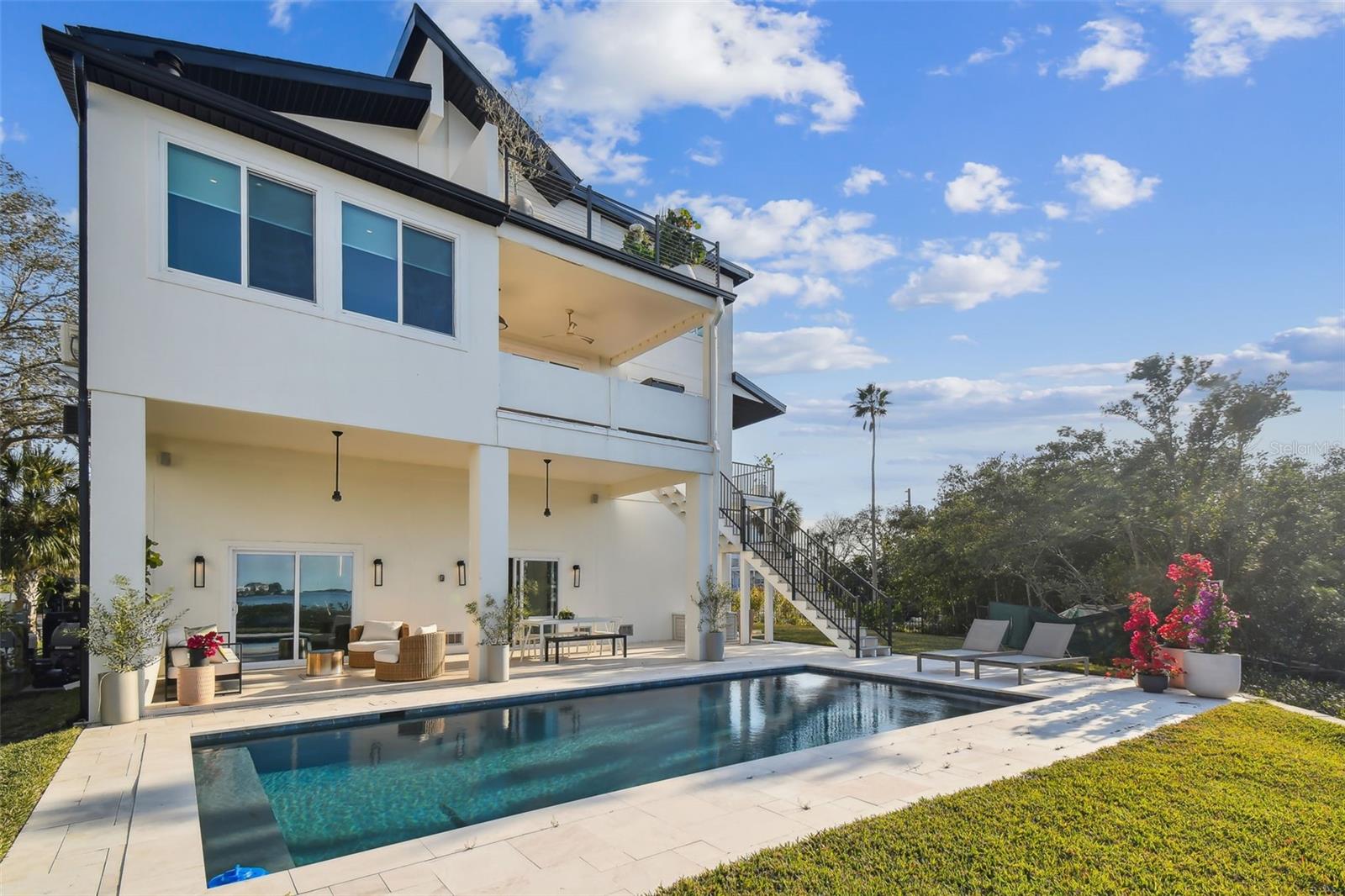 SEA BREEZE ISLAND - Residential
