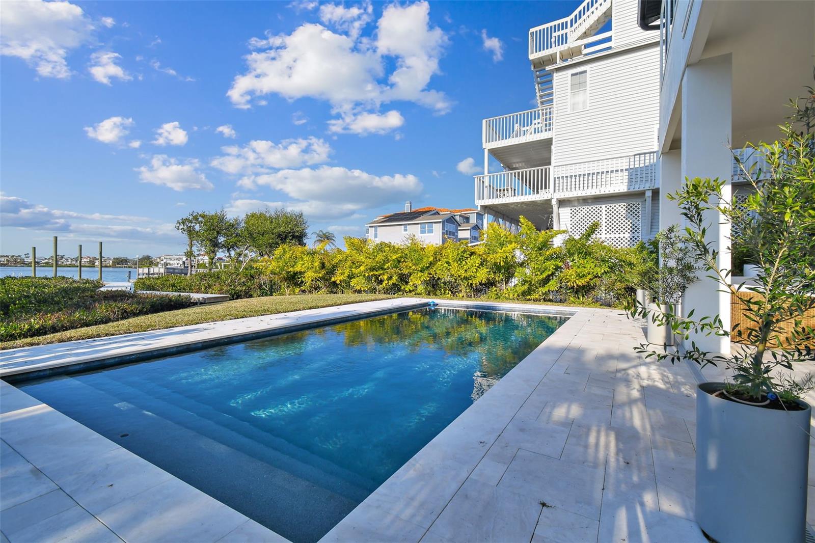 SEA BREEZE ISLAND - Residential