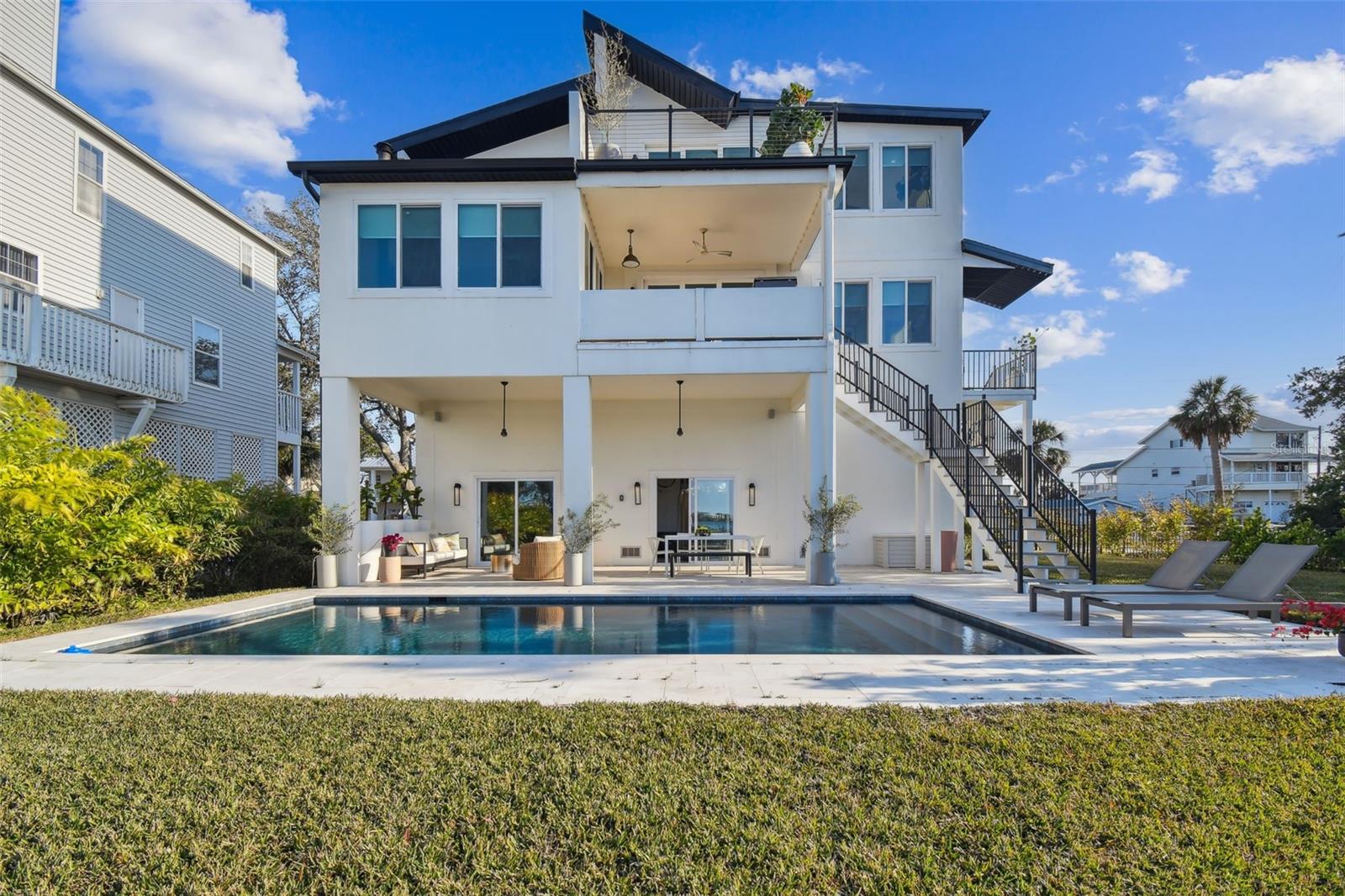 1640 SEA BREEZE DRIVE
