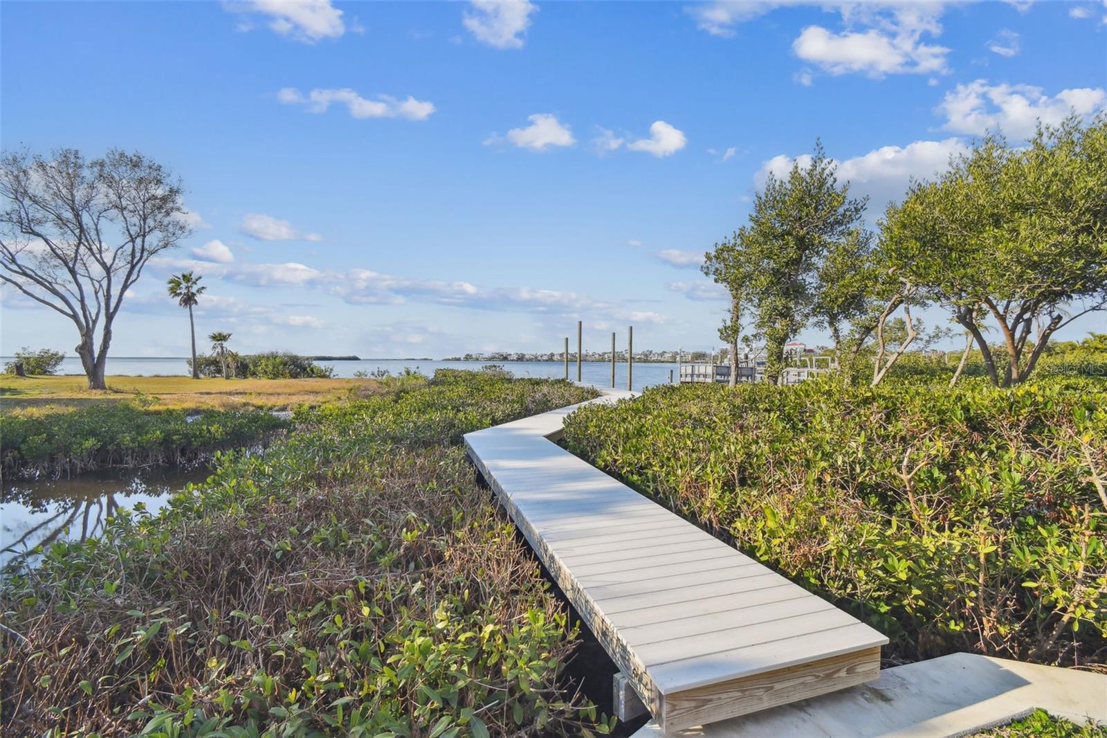 SEA BREEZE ISLAND - Residential