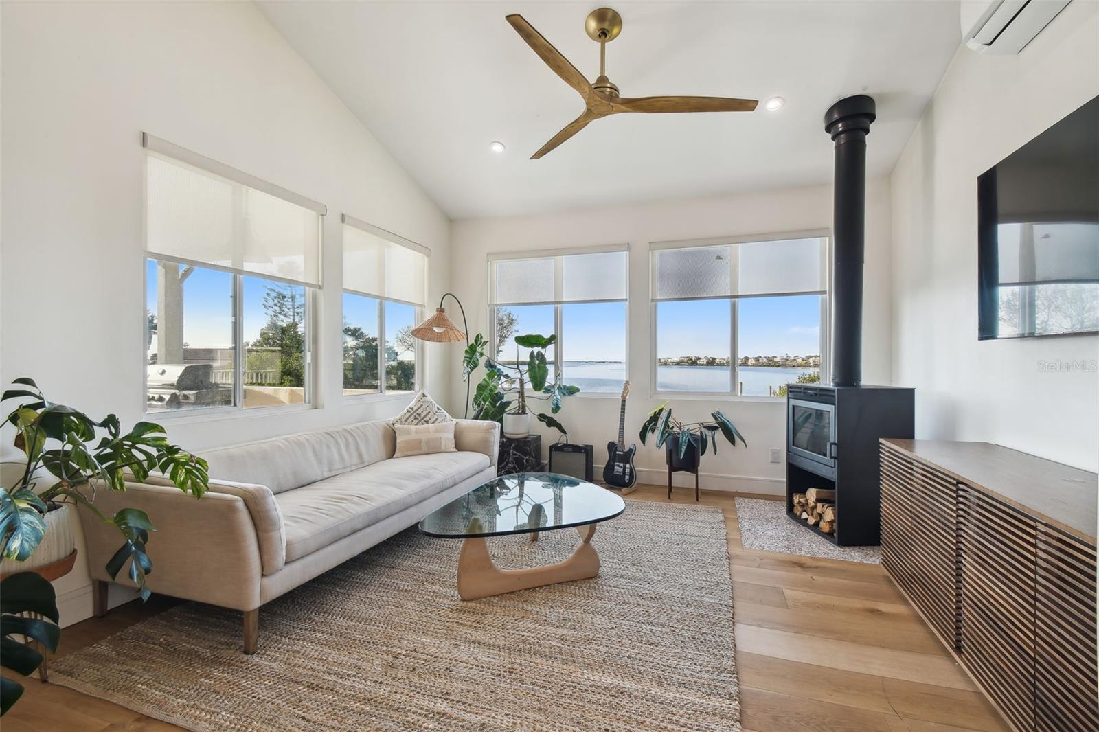 SEA BREEZE ISLAND - Residential