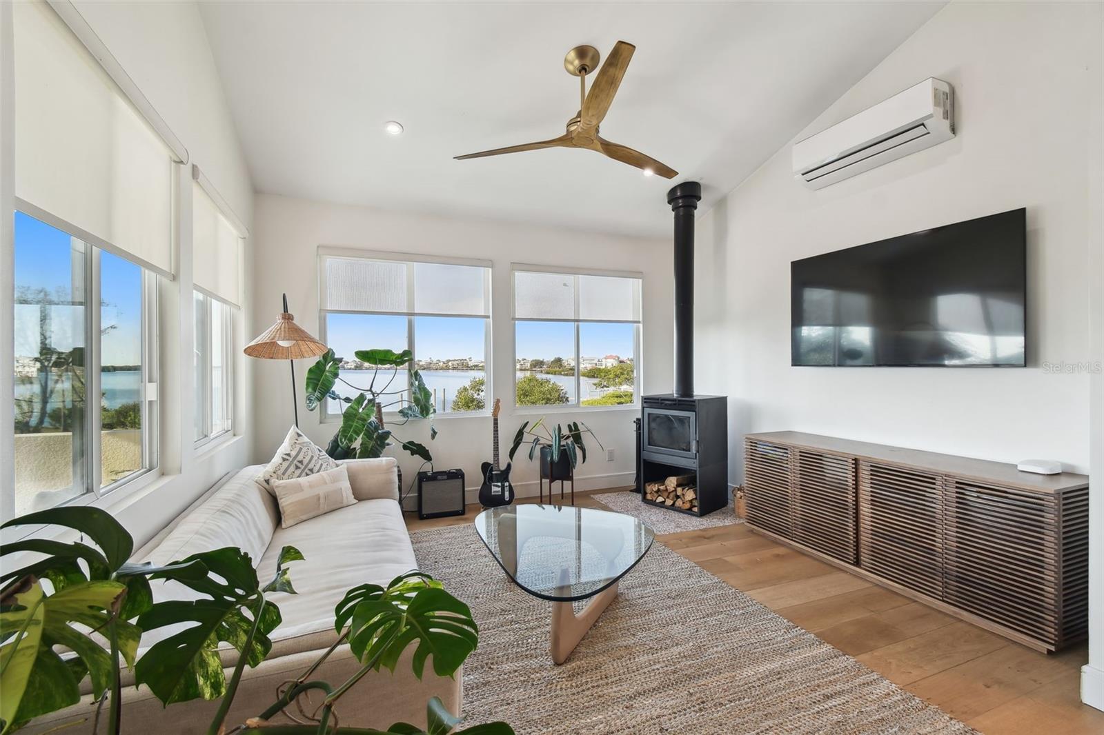 SEA BREEZE ISLAND - Residential