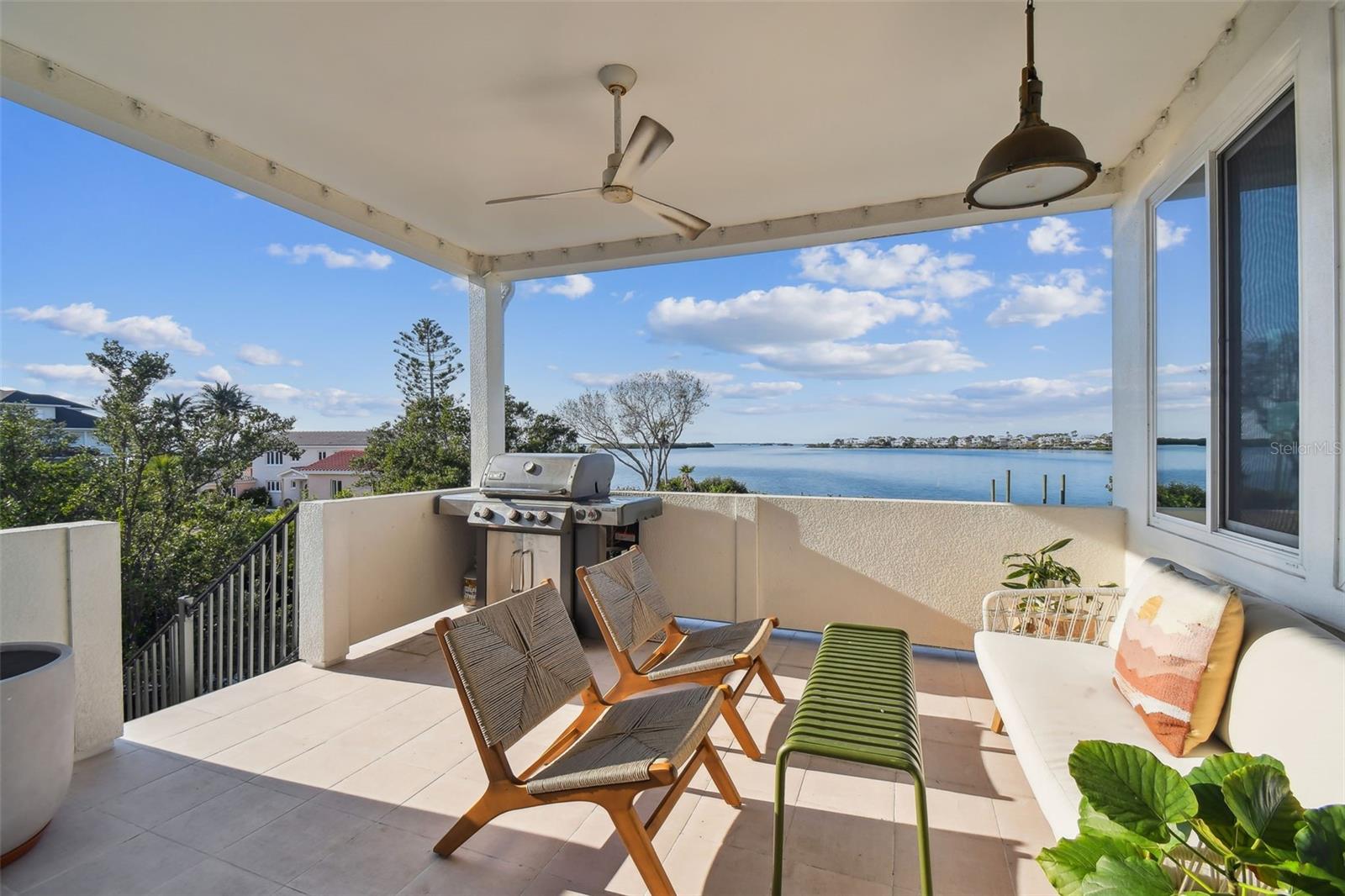 SEA BREEZE ISLAND - Residential