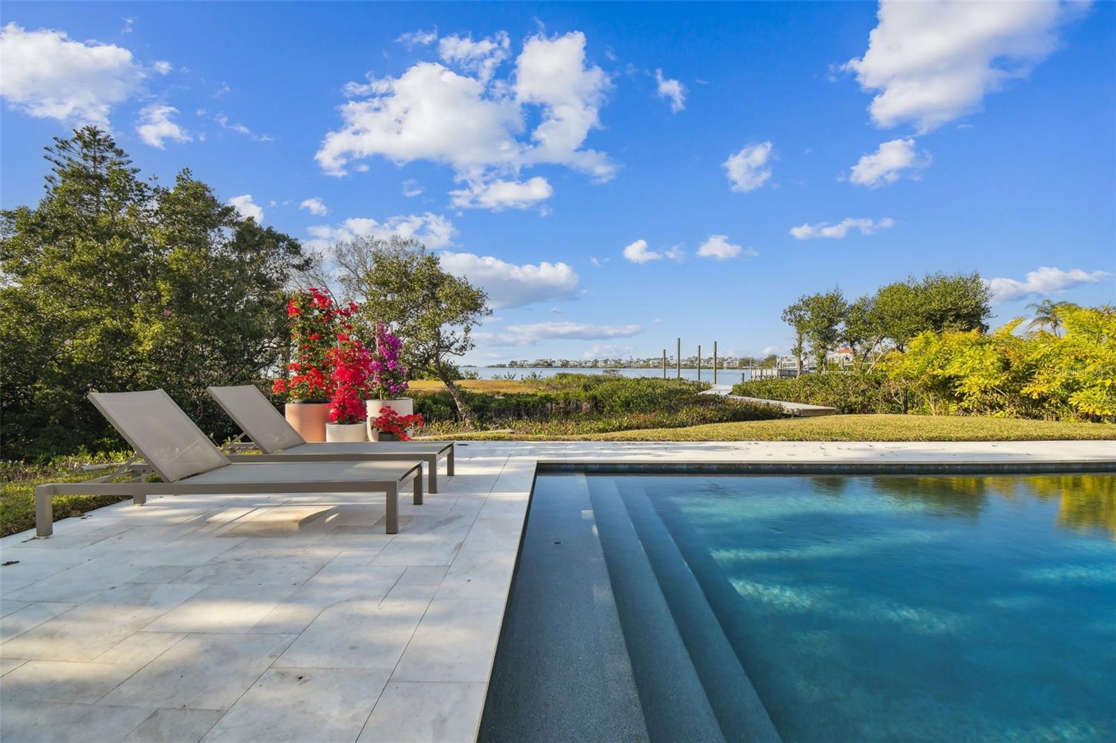 SEA BREEZE ISLAND - Residential